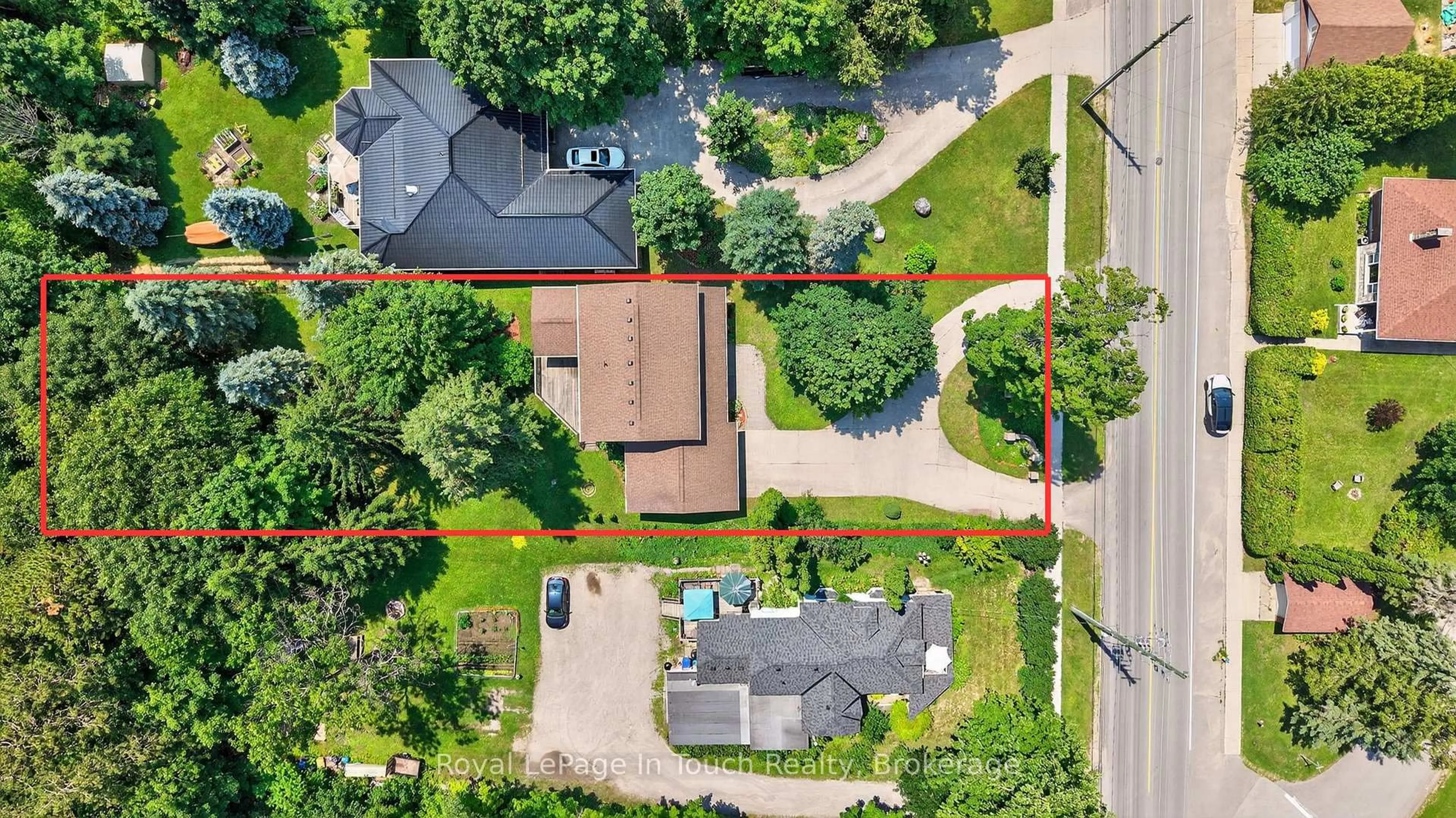 A pic from outside/outdoor area/front of a property/back of a property/a pic from drone, street for 56 Robert St, Penetanguishene Ontario L9M 1K7
