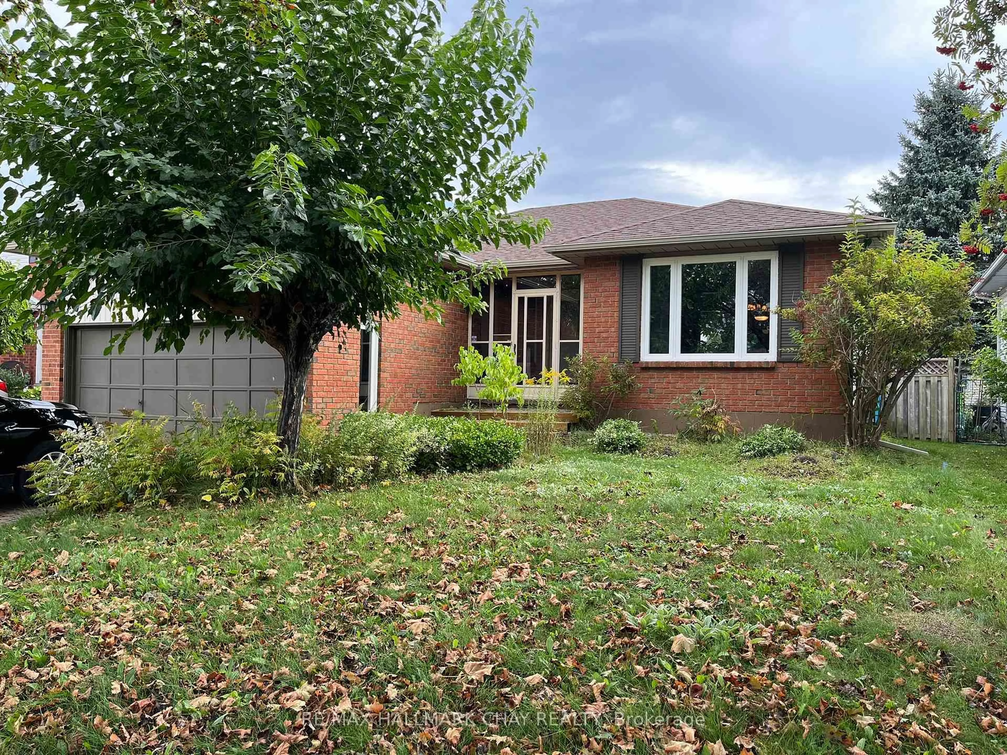 Home with brick exterior material, street for 129 Rose St, Barrie Ontario L4M 6C2