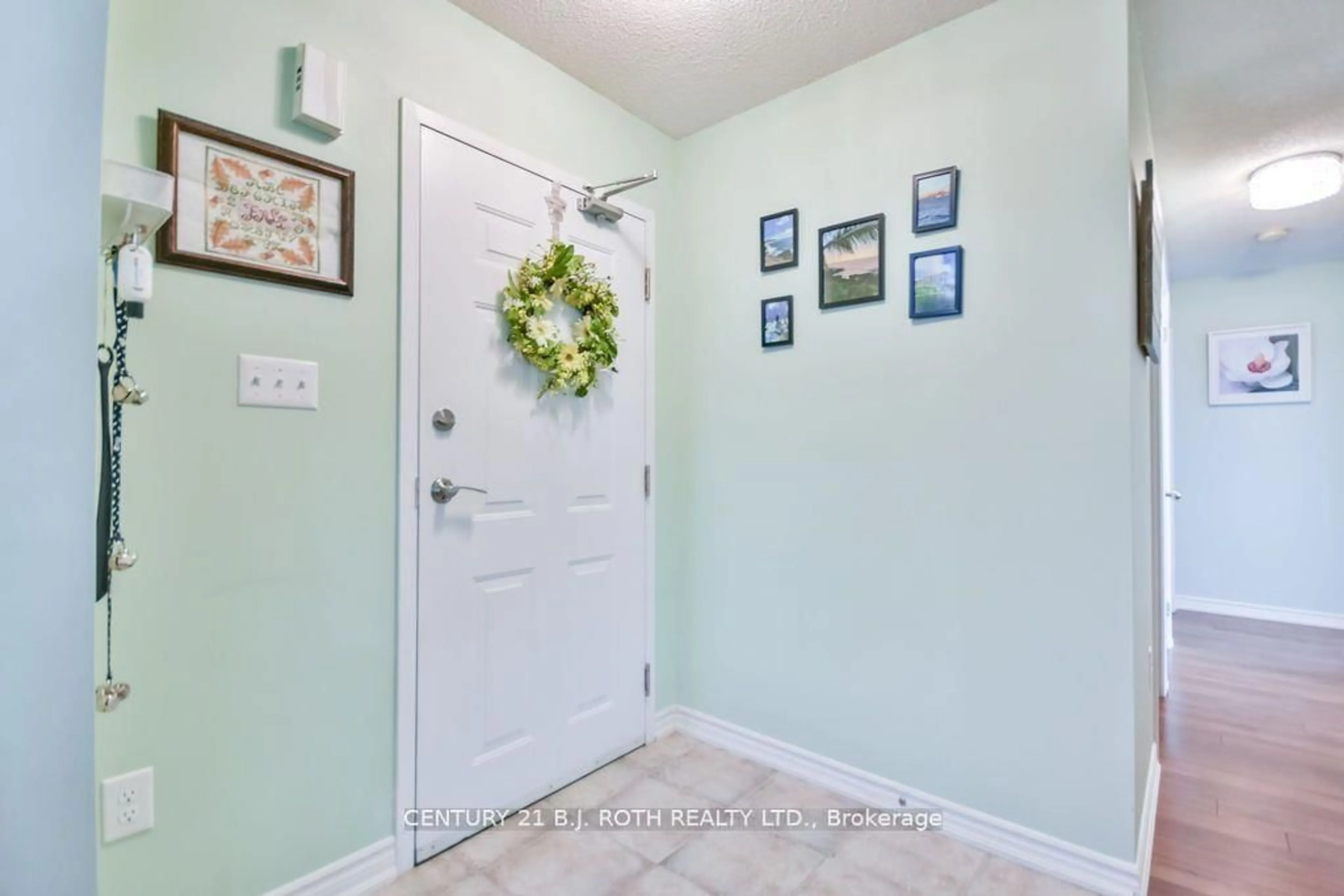 Indoor entryway for 43 Coulter St #15, Barrie Ontario L4N 6L9