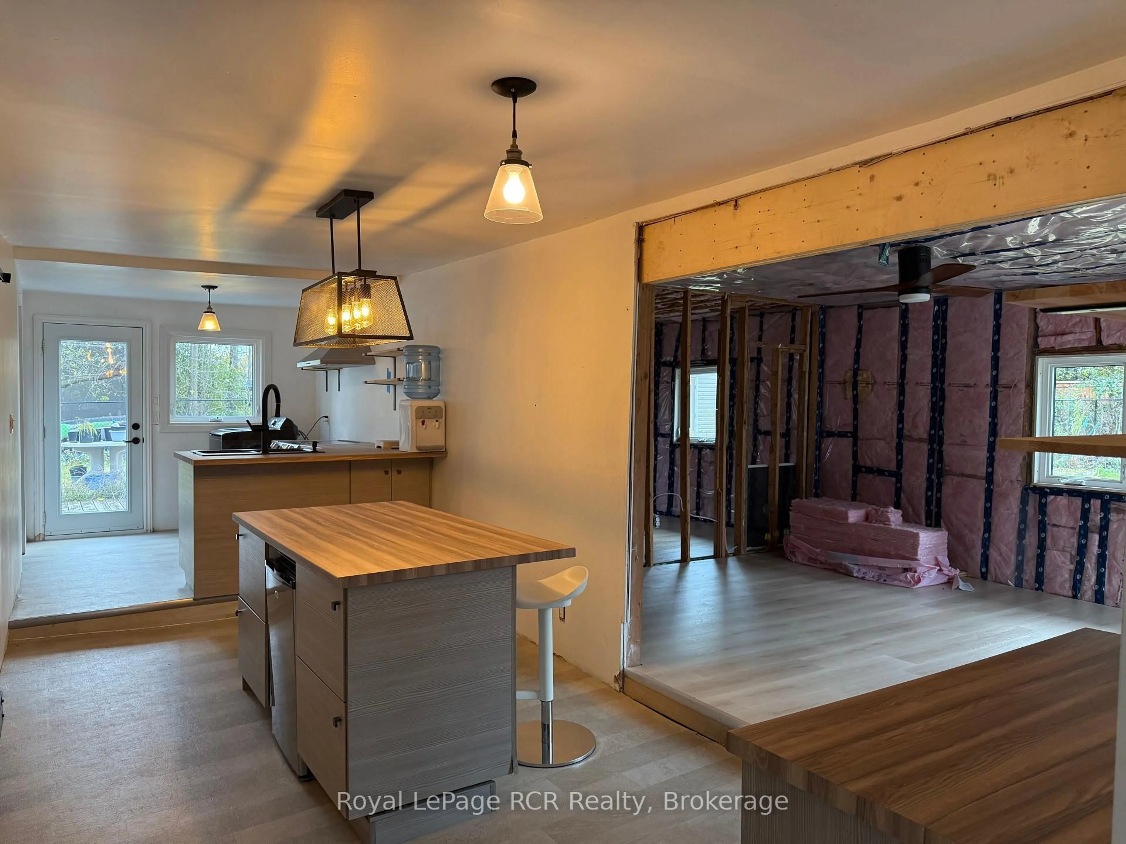 Open concept kitchen, unknown for 20 Sandell St, Collingwood Ontario L9Y 3Z1