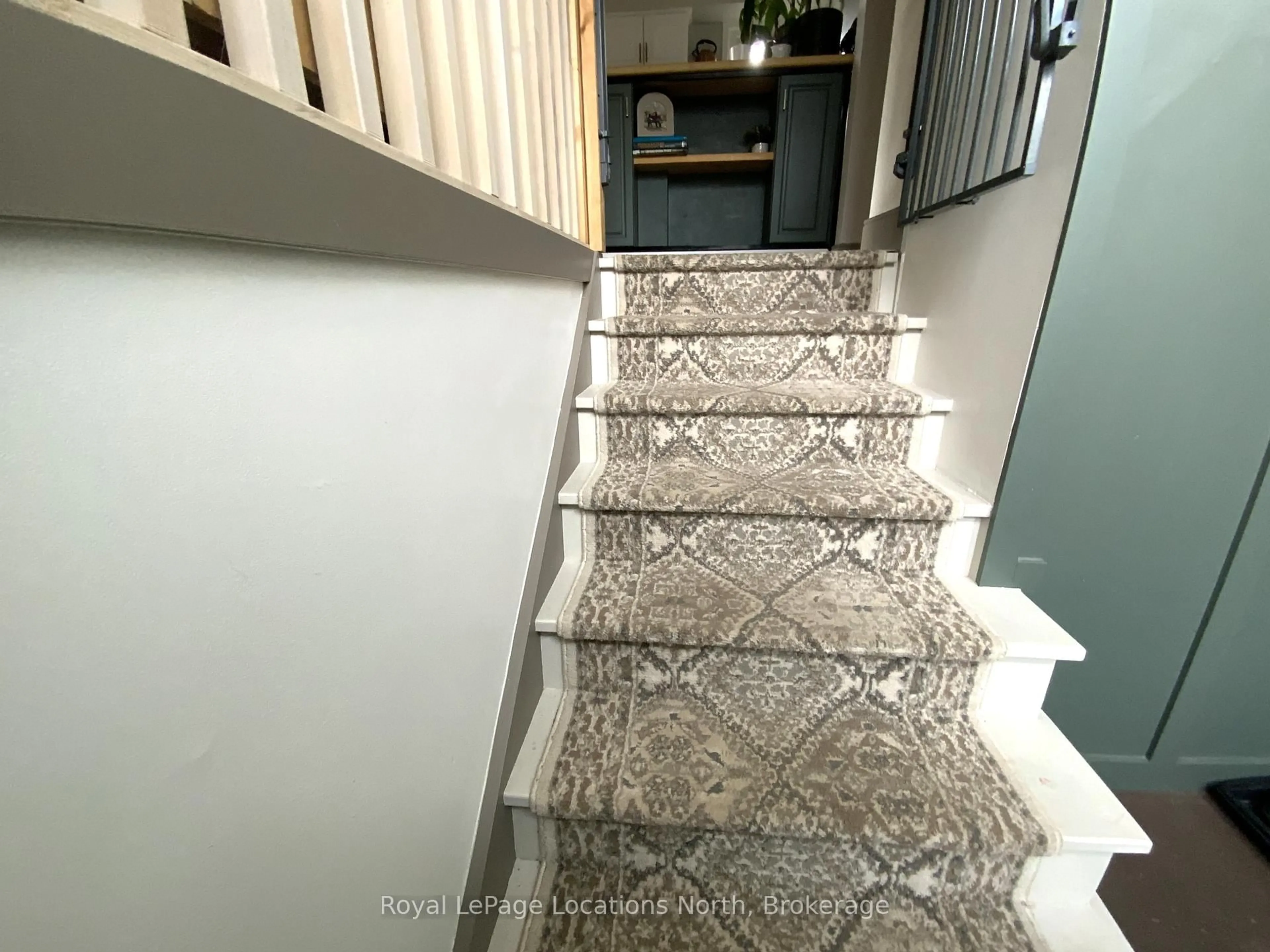 Stairs for 54 Courtice Cres, Collingwood Ontario L9Y 4G1