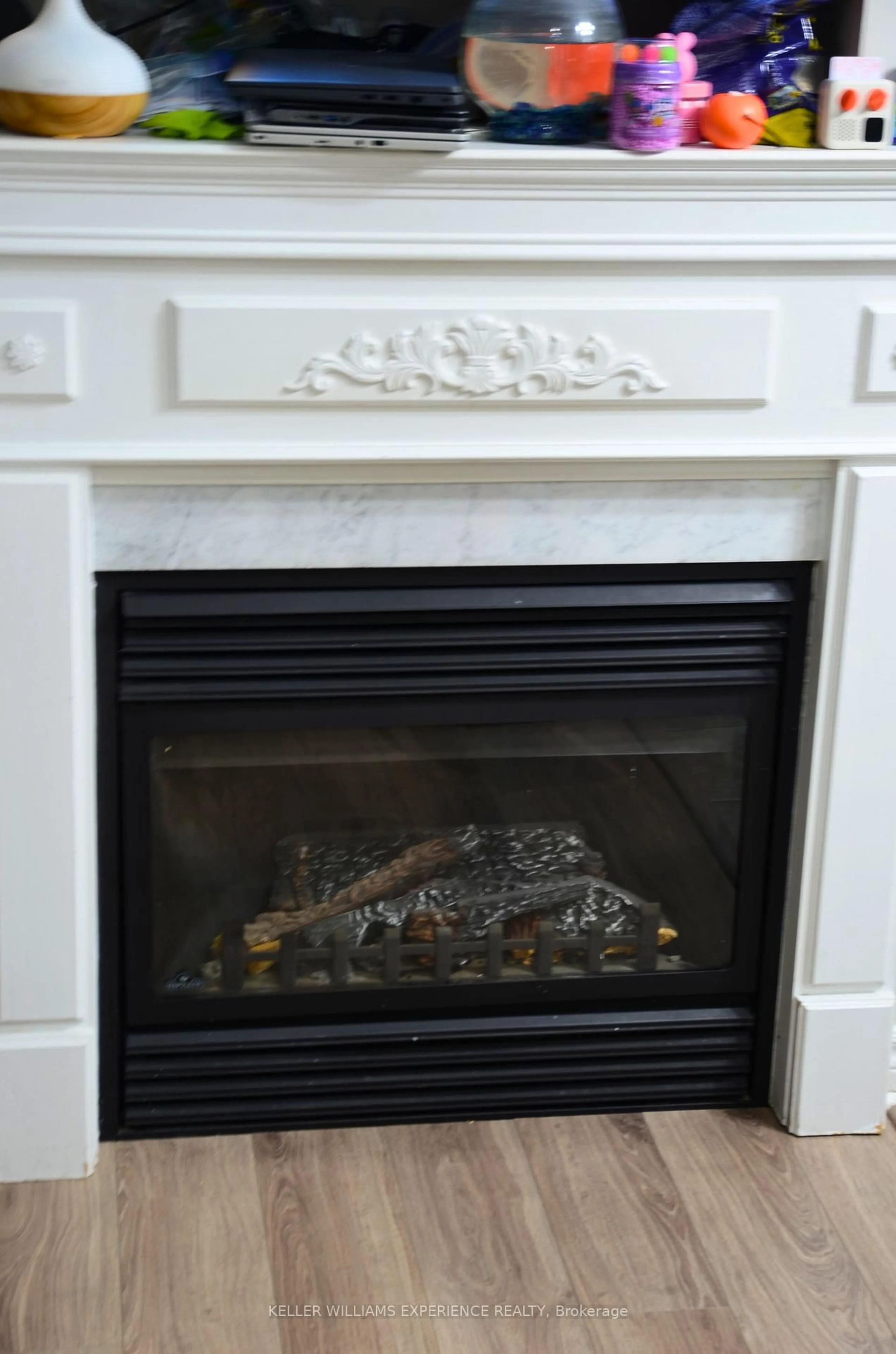 A pic of a room for 94 STANLEY St, Barrie Ontario L4M 6V5