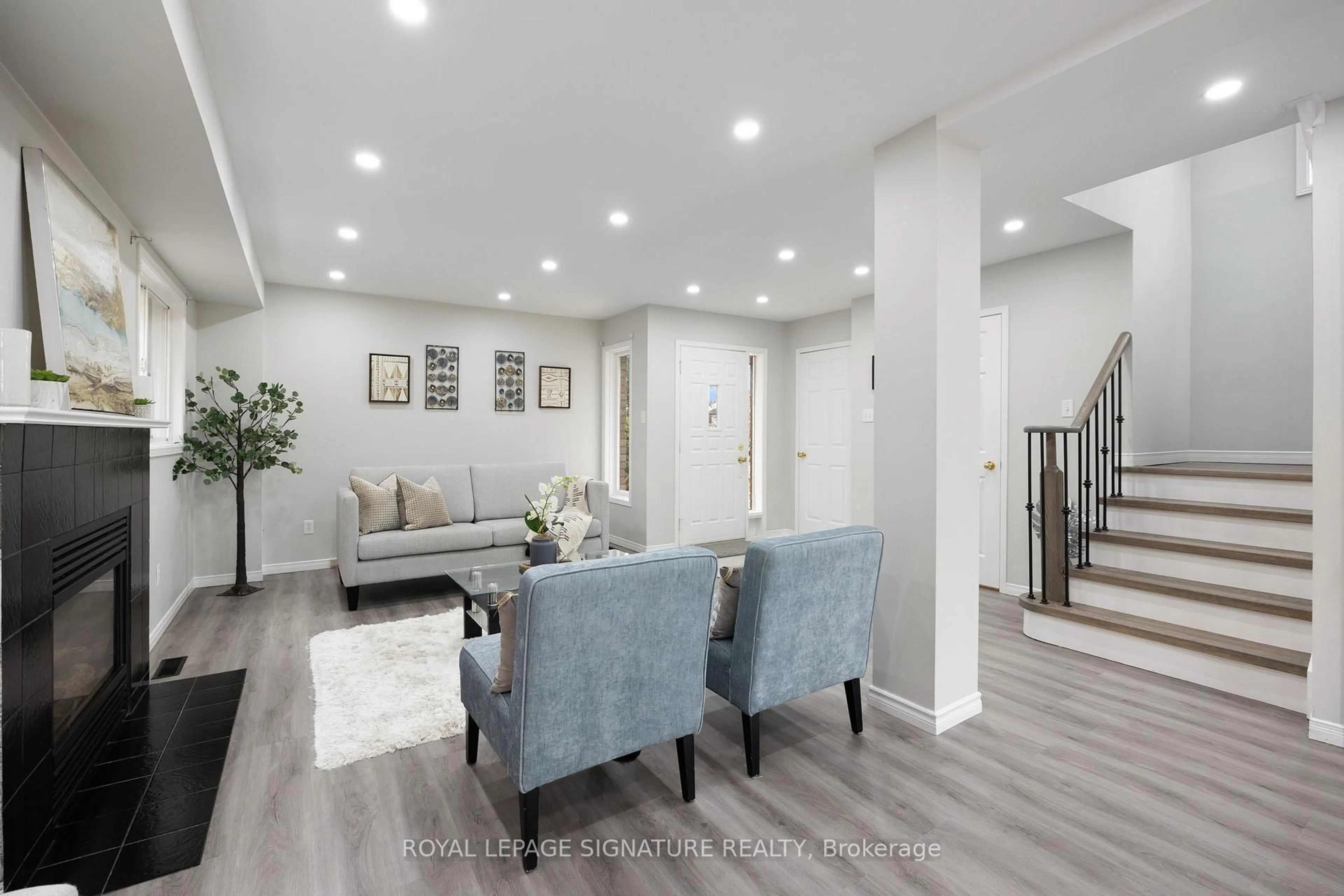 Living room with furniture, unknown for 124 Laidlaw Dr, Barrie Ontario L4N 7R9