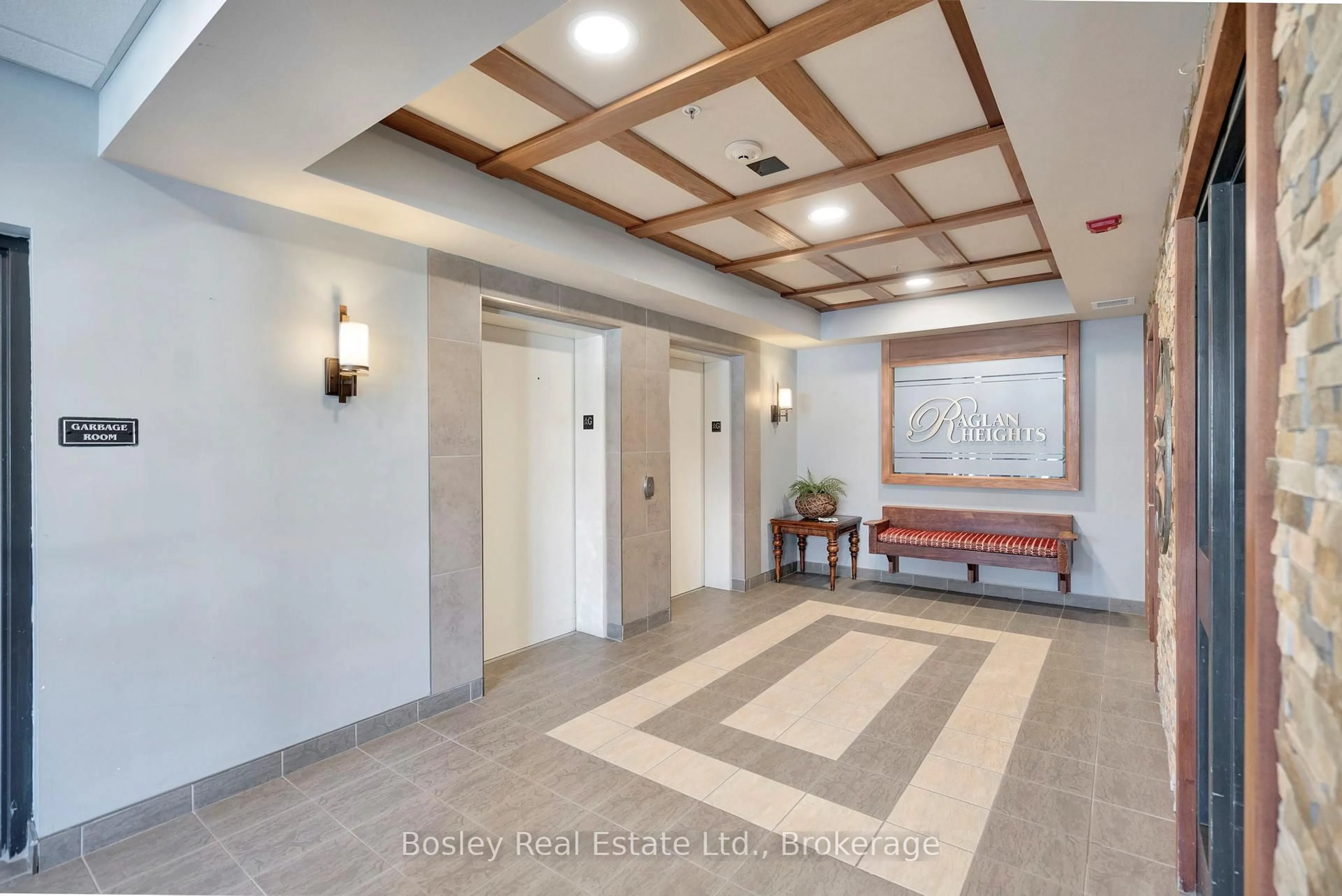 Indoor foyer for 91 Raglan St #411, Collingwood Ontario L9Y 3B3
