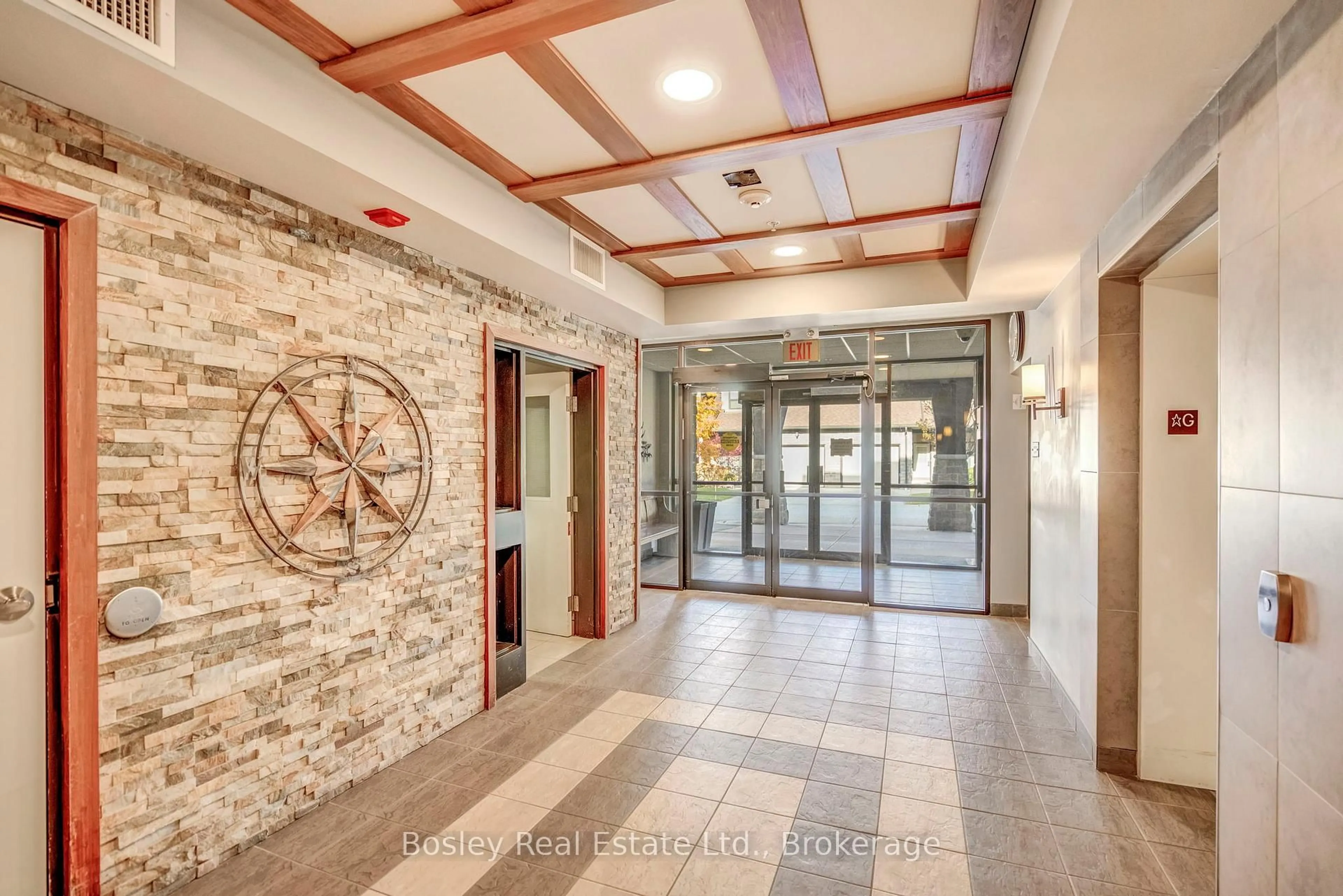 Indoor foyer for 91 Raglan St #411, Collingwood Ontario L9Y 3B3
