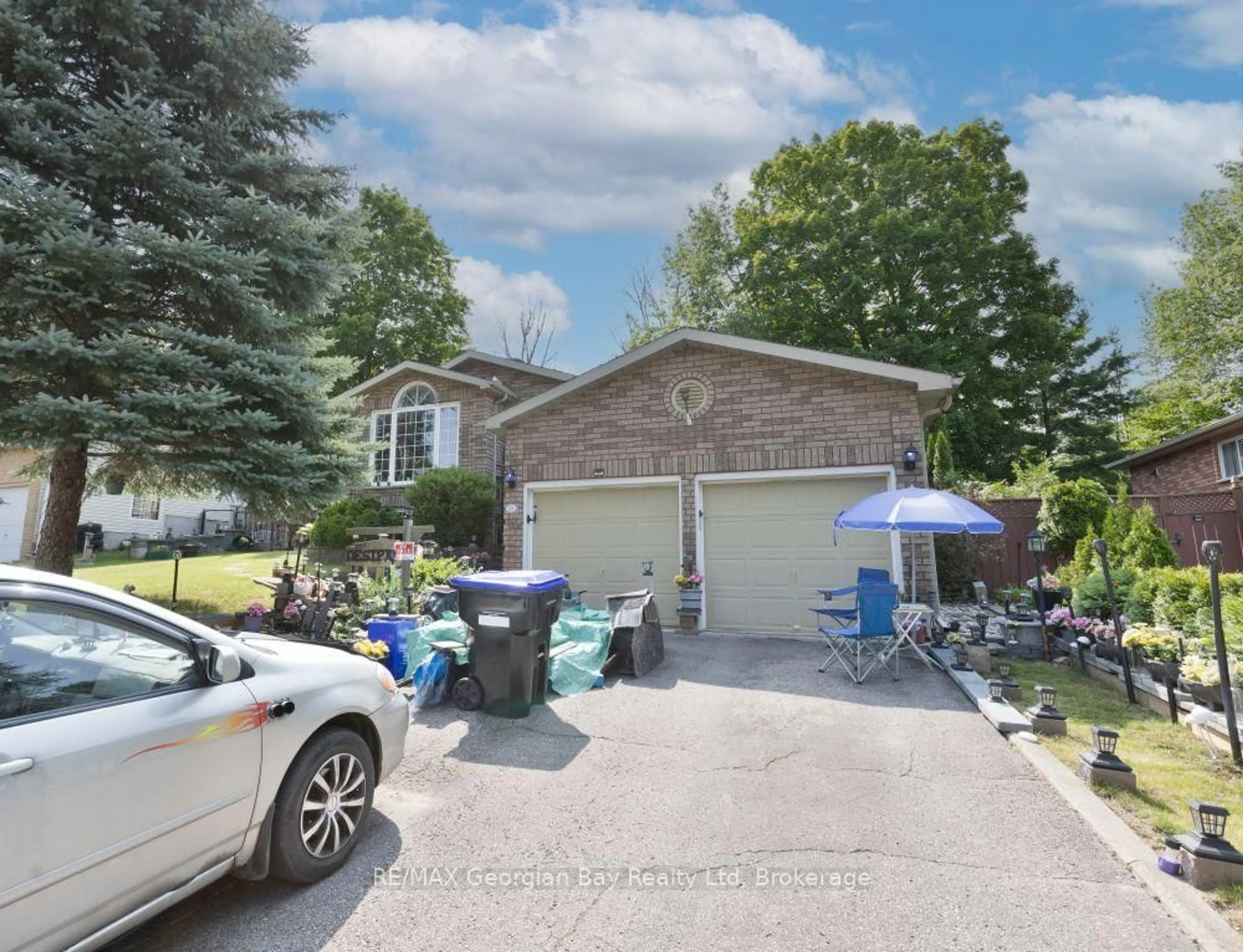 A pic from outside/outdoor area/front of a property/back of a property/a pic from drone, street for 33 Anderson Cres, Tay Ontario L0K 2A0