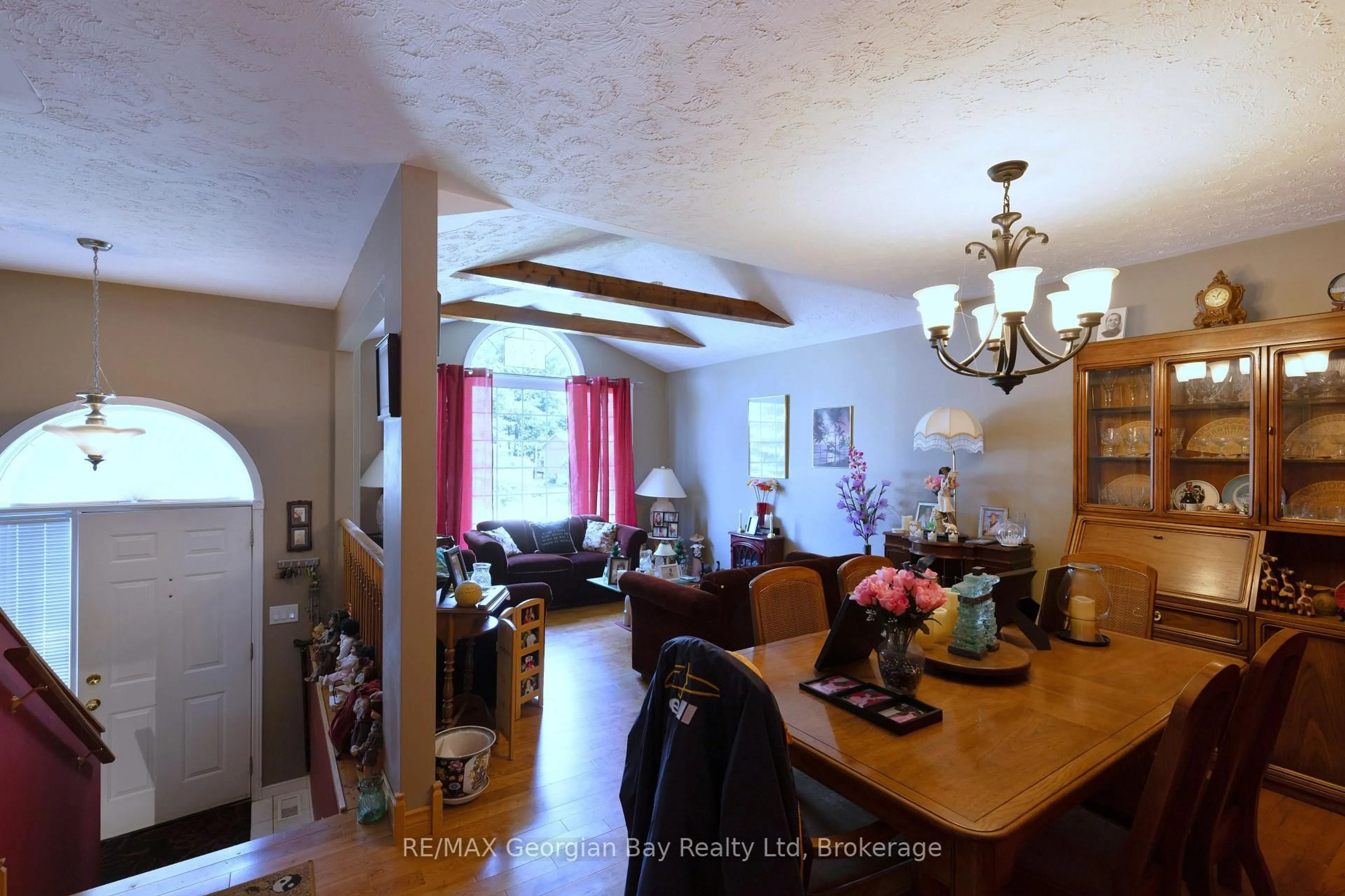 Dining room, wood/laminate floor for 33 Anderson Cres, Tay Ontario L0K 2A0