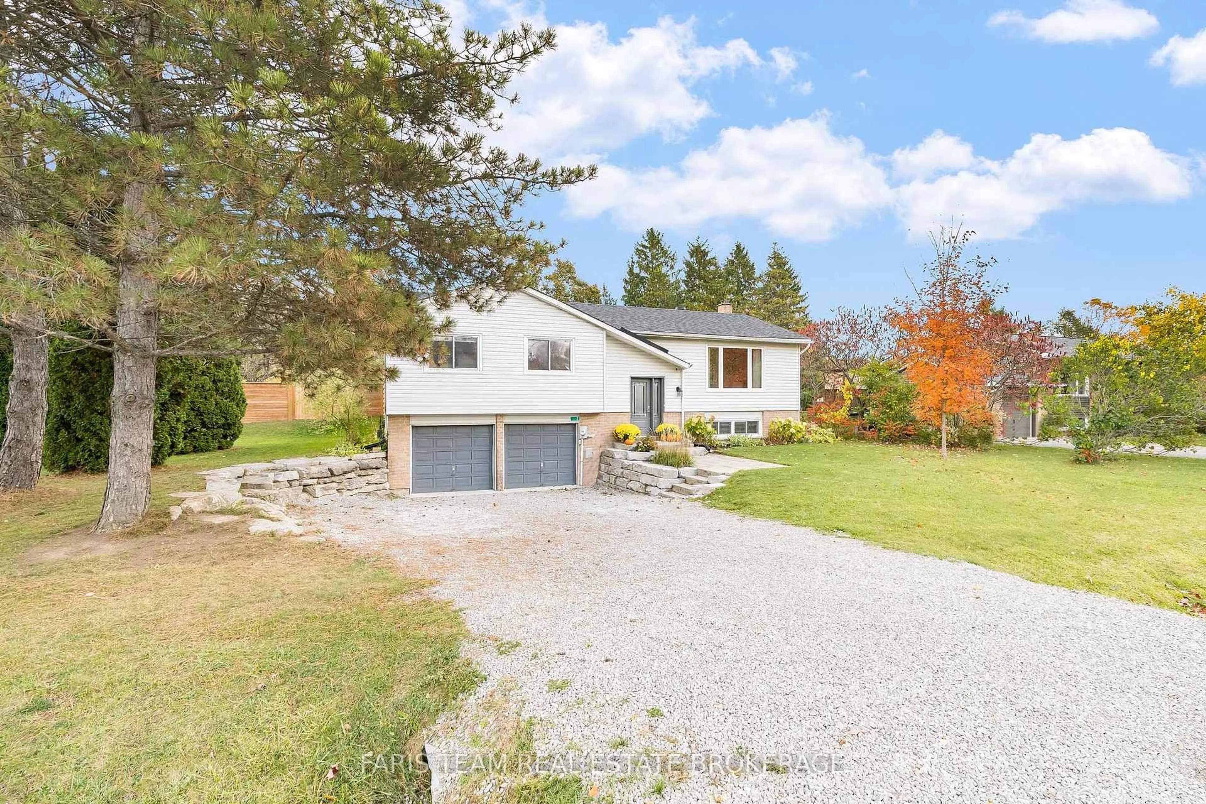 A pic from outside/outdoor area/front of a property/back of a property/a pic from drone, unknown for 7 Gowan Rd, Oro-Medonte Ontario L0L 2L0