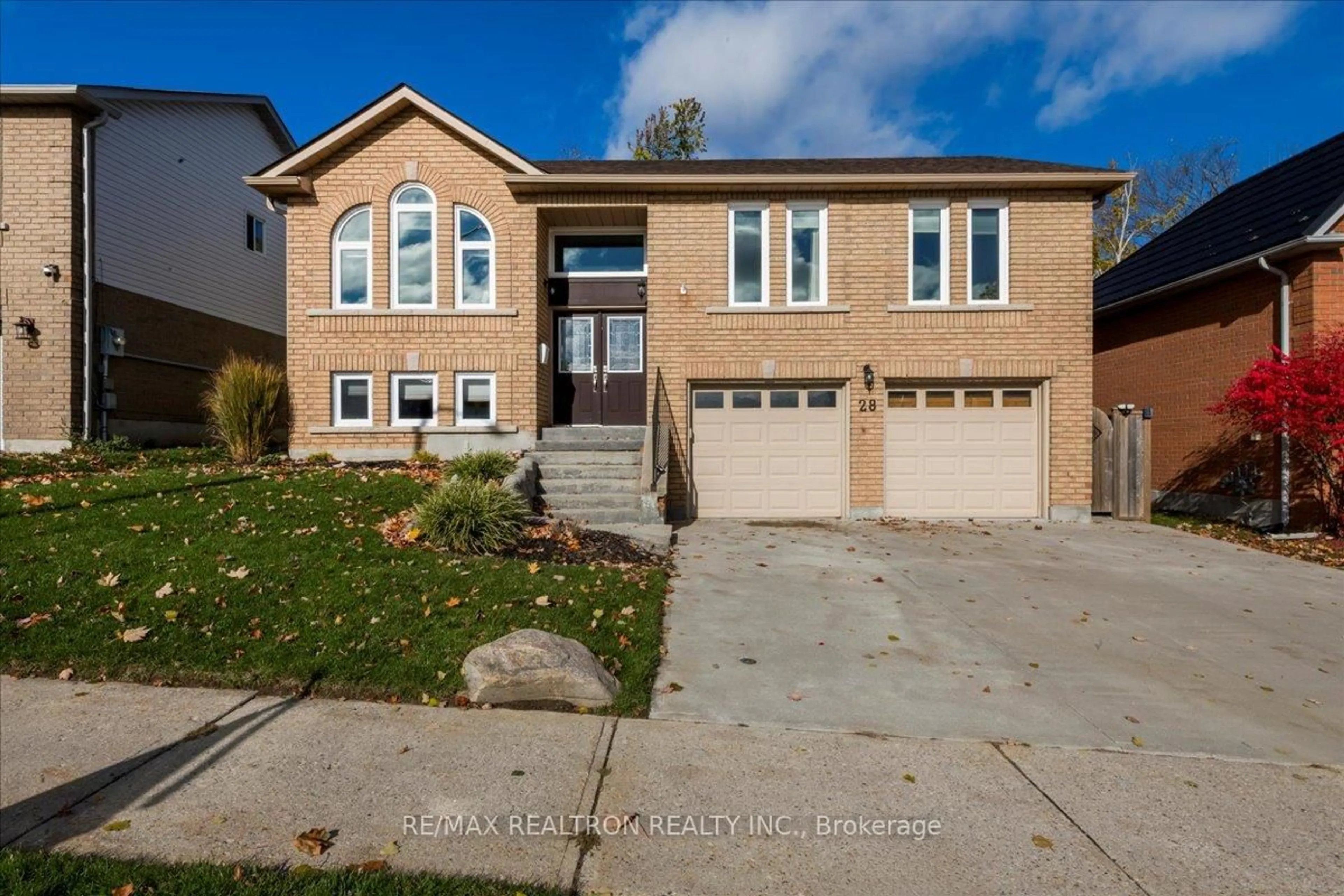 Home with brick exterior material, street for 28 Frontier Ave, Orillia Ontario L3V 7S8