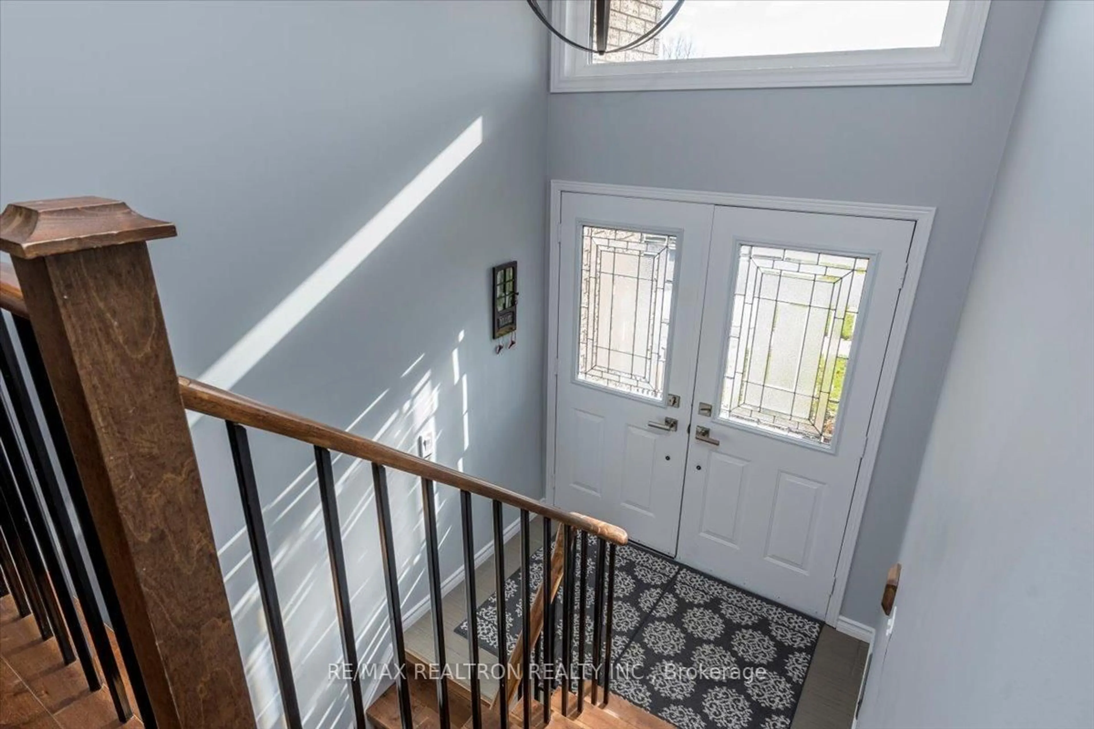 Indoor entryway for 28 Frontier Ave, Orillia Ontario L3V 7S8