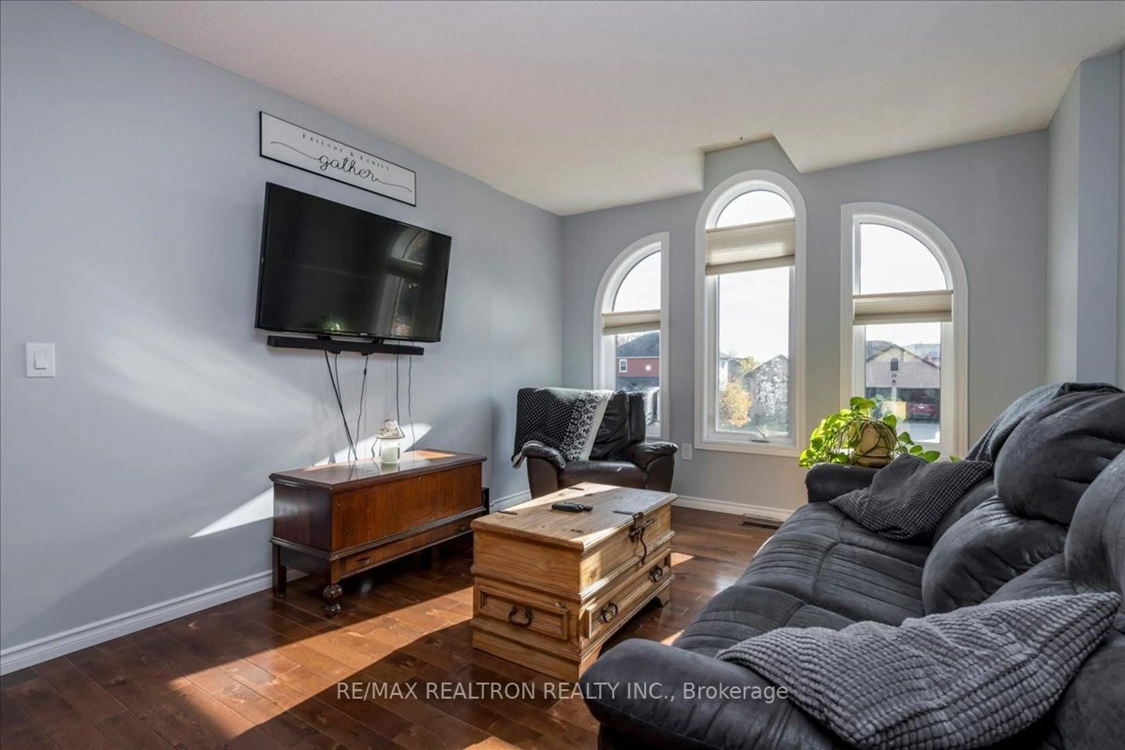 Living room with furniture, wood/laminate floor for 28 Frontier Ave, Orillia Ontario L3V 7S8