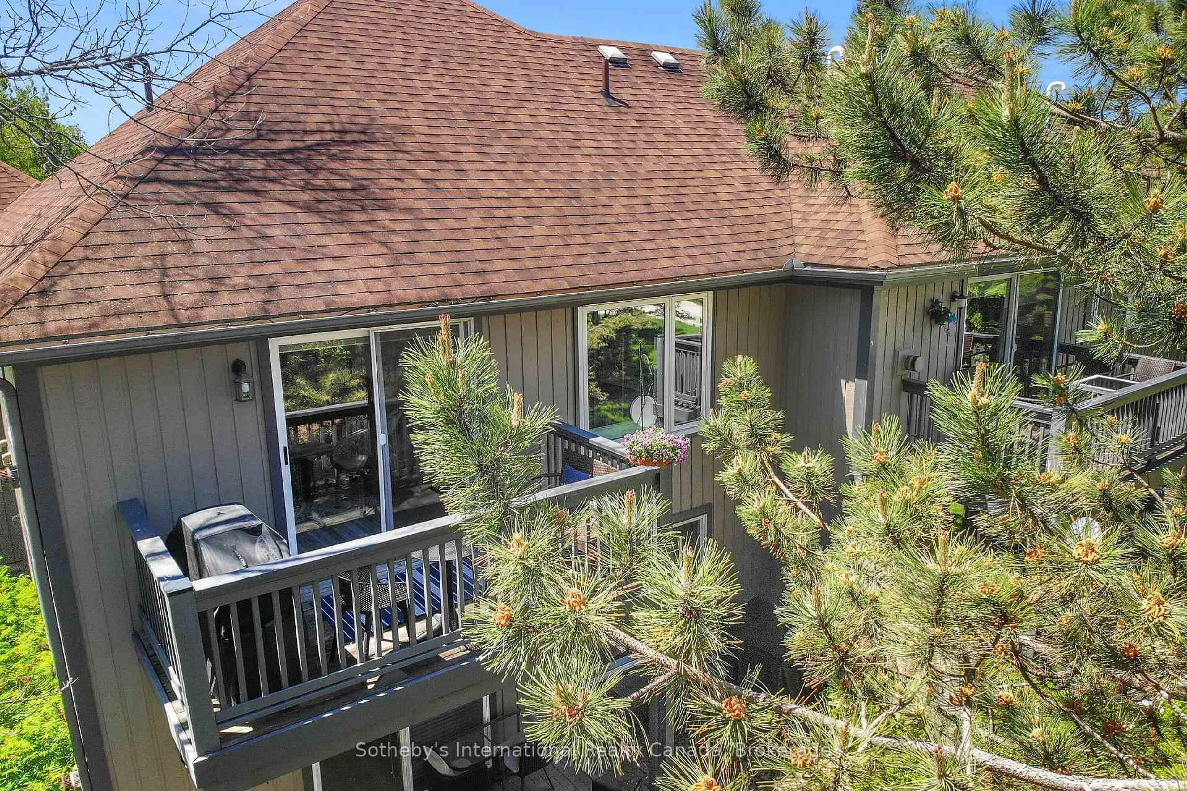 A pic from outside/outdoor area/front of a property/back of a property/a pic from drone, unknown for 331 MARINERS Way, Collingwood Ontario L9Y 5C7