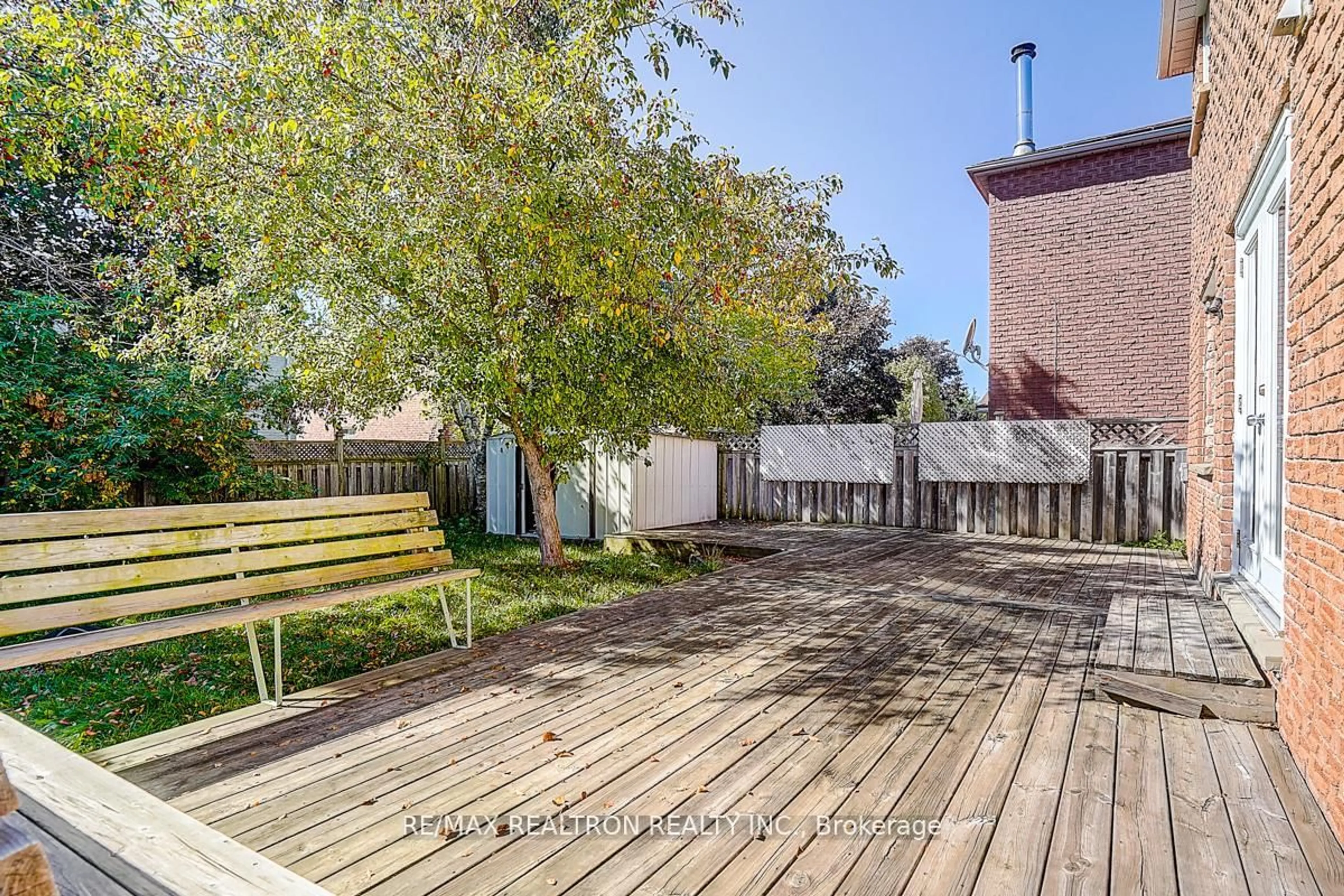 Patio, street for 31 Blair Cres, Barrie Ontario L4M 5Y7