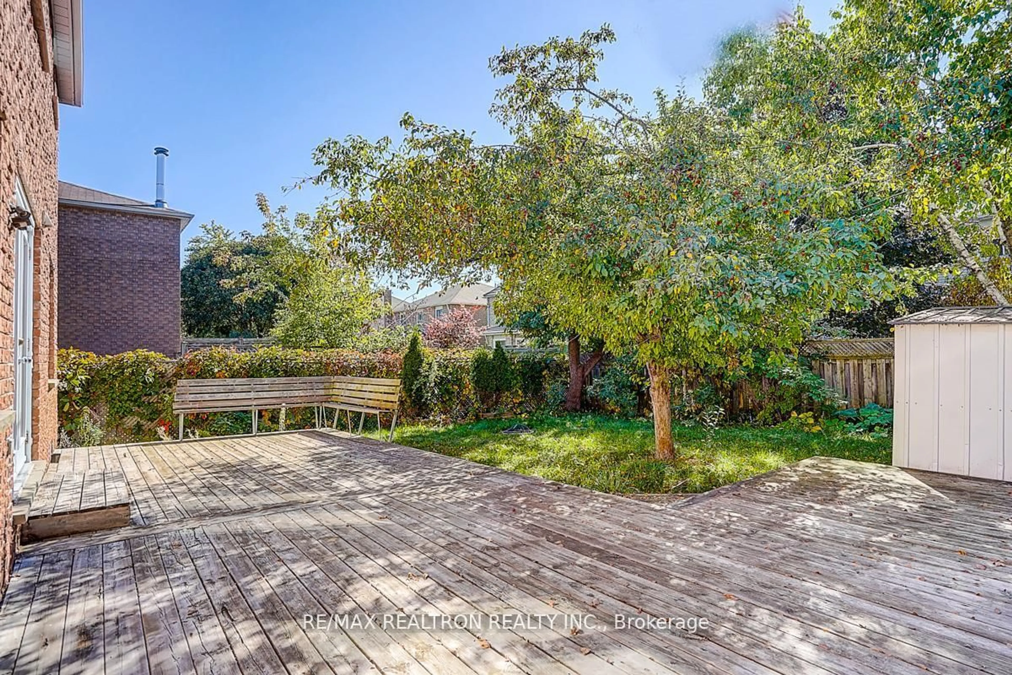 Patio, street for 31 Blair Cres, Barrie Ontario L4M 5Y7