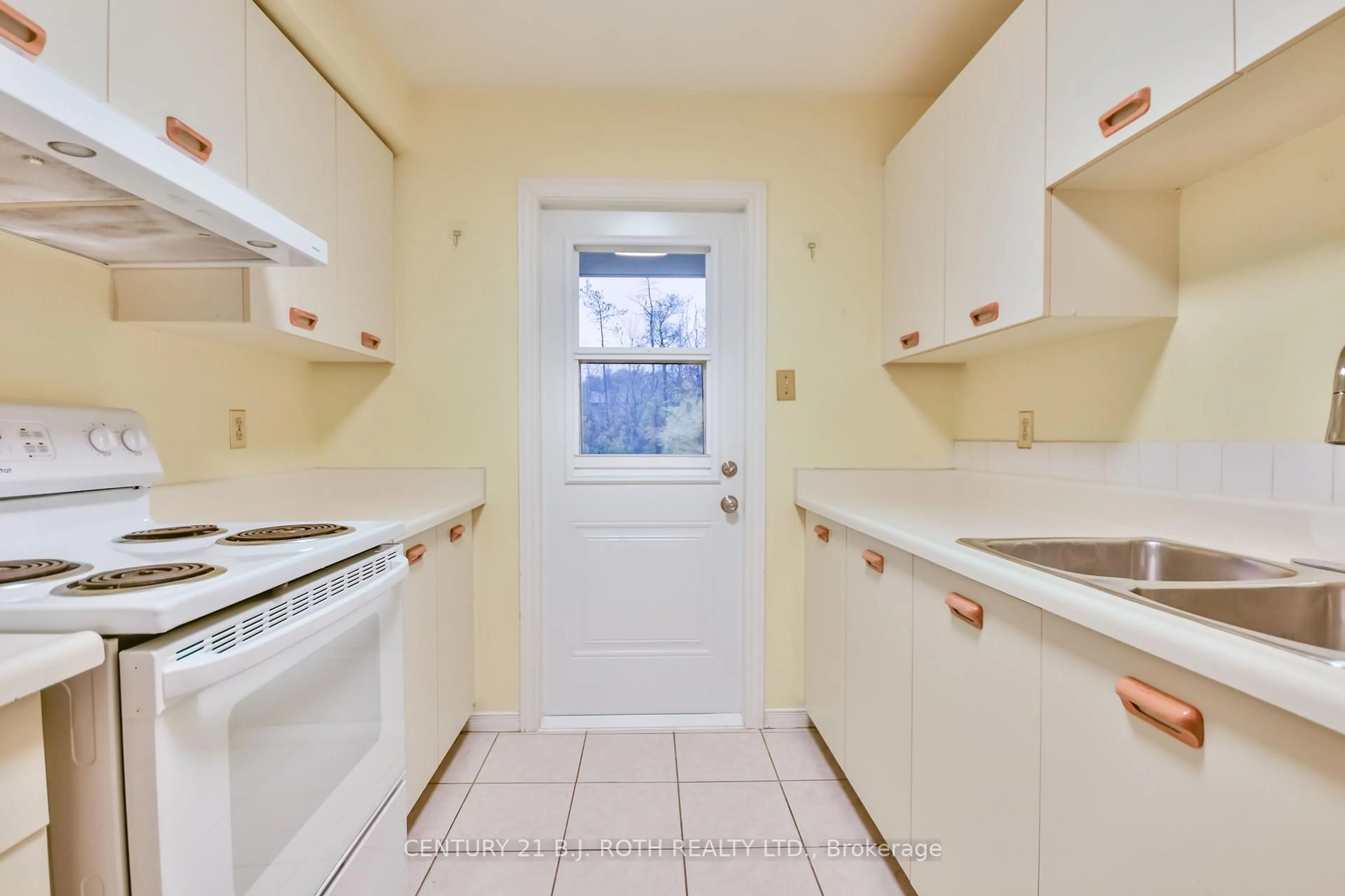 Standard kitchen, unknown for 1 Quail Cres #211, Barrie Ontario L4N 6W9