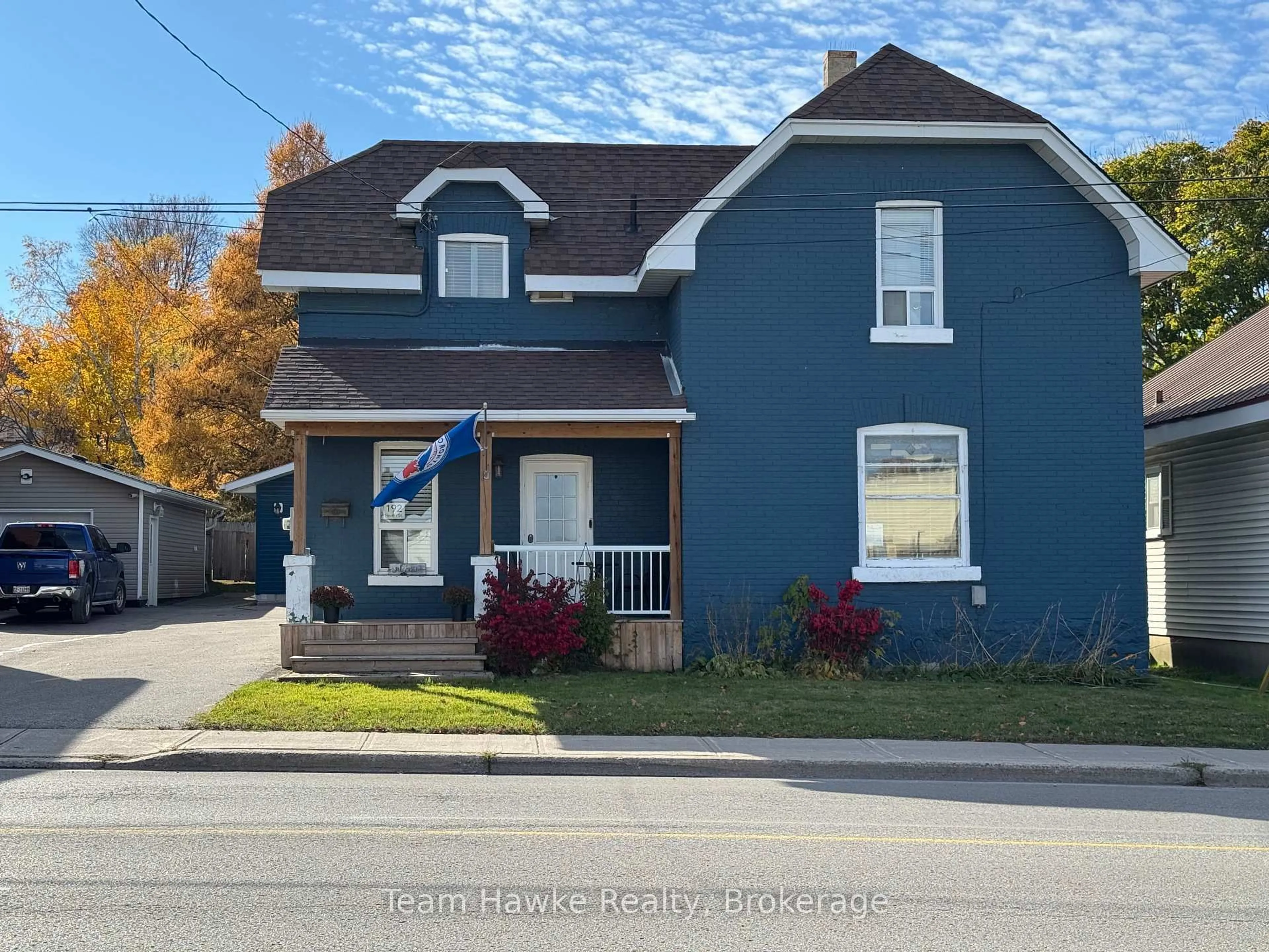 Home with vinyl exterior material, street for 192 Fourth St, Midland Ontario L4R 3T4