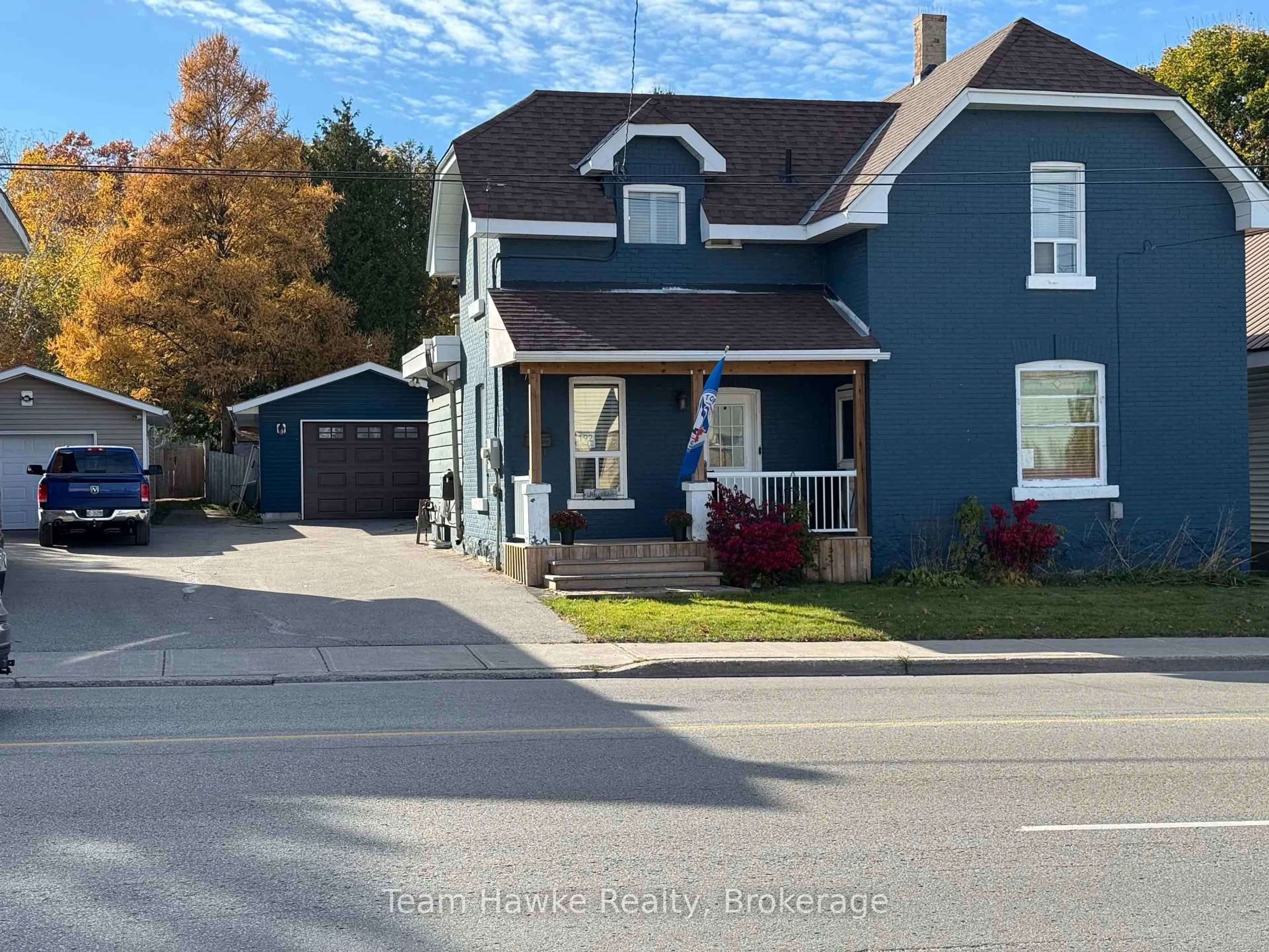 A pic from outside/outdoor area/front of a property/back of a property/a pic from drone, street for 192 Fourth St, Midland Ontario L4R 3T4