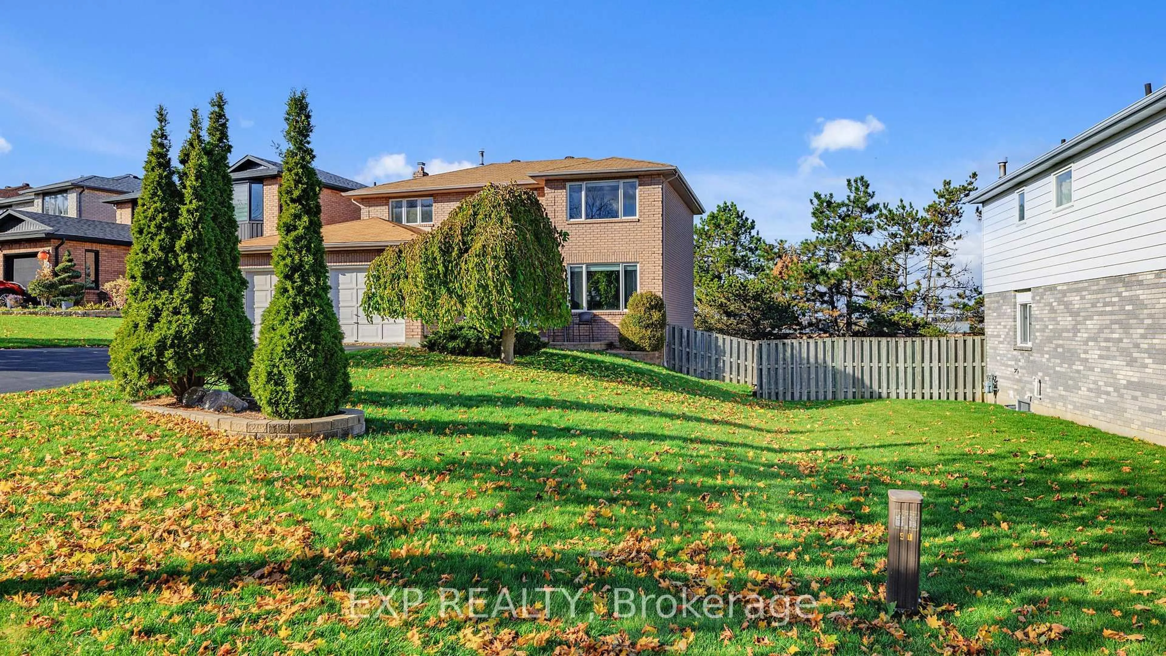 A pic from outside/outdoor area/front of a property/back of a property/a pic from drone, water/lake/river/ocean view for 4 Trillium Cres, Barrie Ontario L4N 5P5