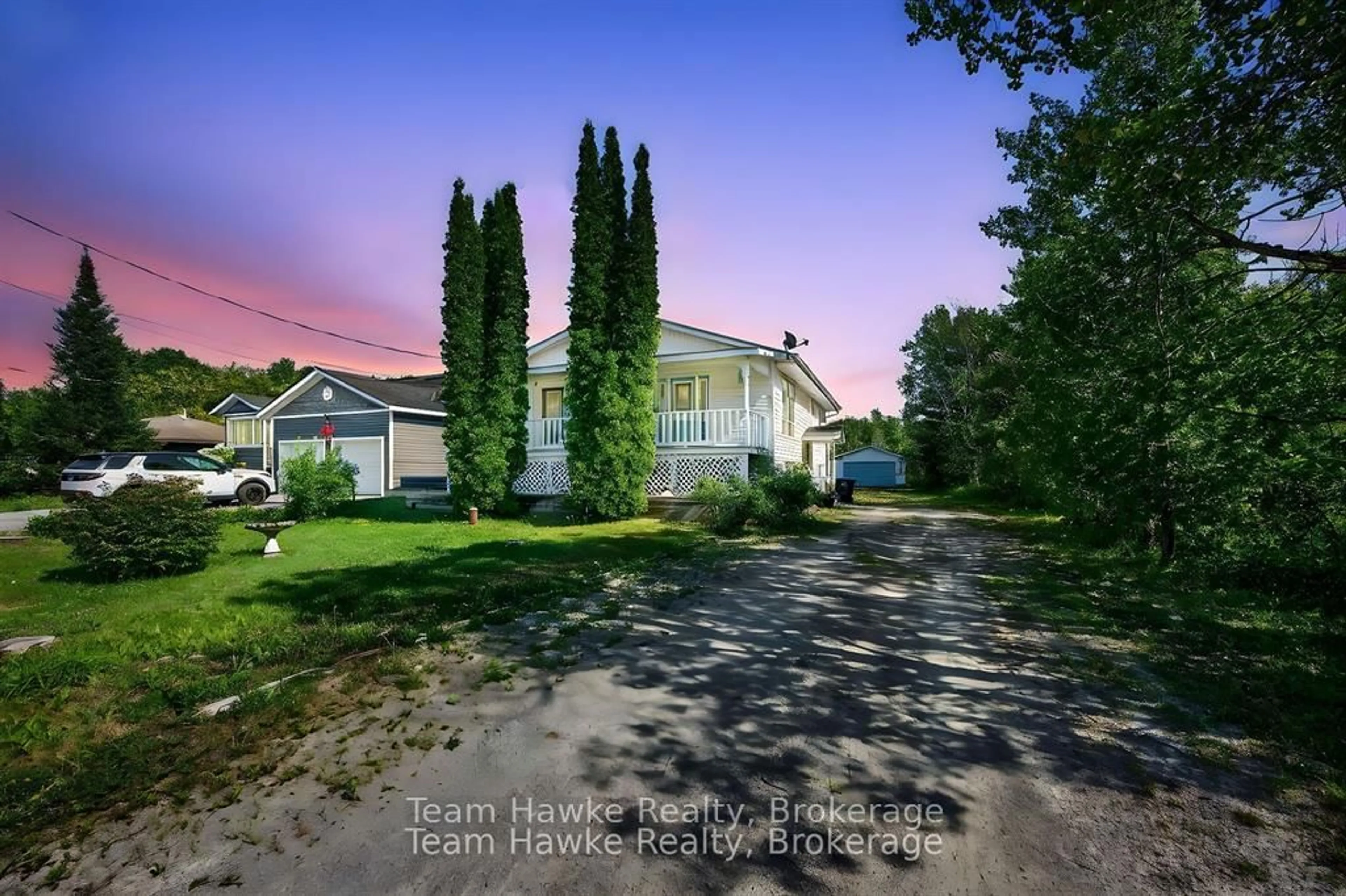 A pic from outside/outdoor area/front of a property/back of a property/a pic from drone, street for 203 Woodlands Ave, Tay Ontario L0K 1R0