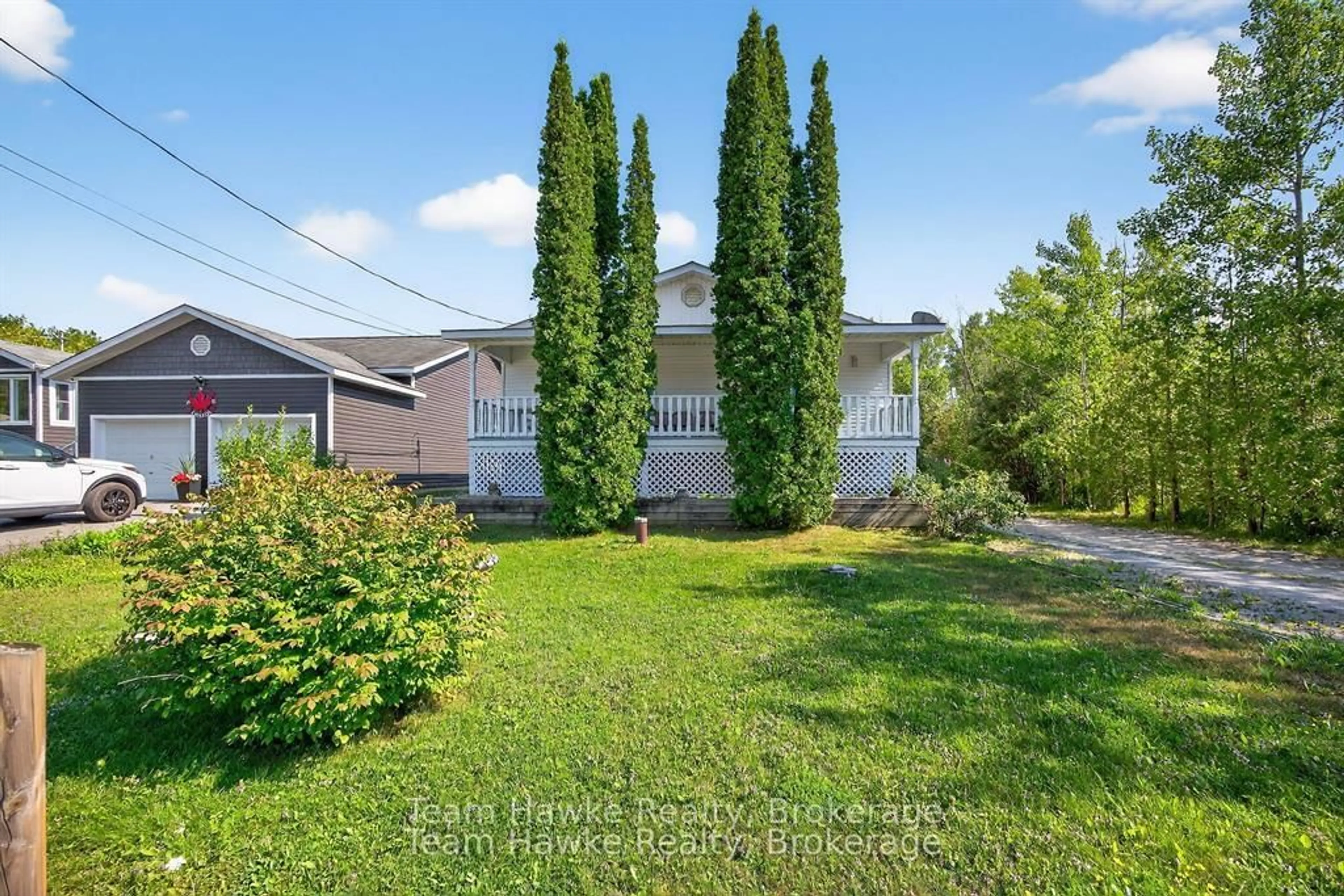 A pic from outside/outdoor area/front of a property/back of a property/a pic from drone, street for 203 Woodlands Ave, Tay Ontario L0K 1R0