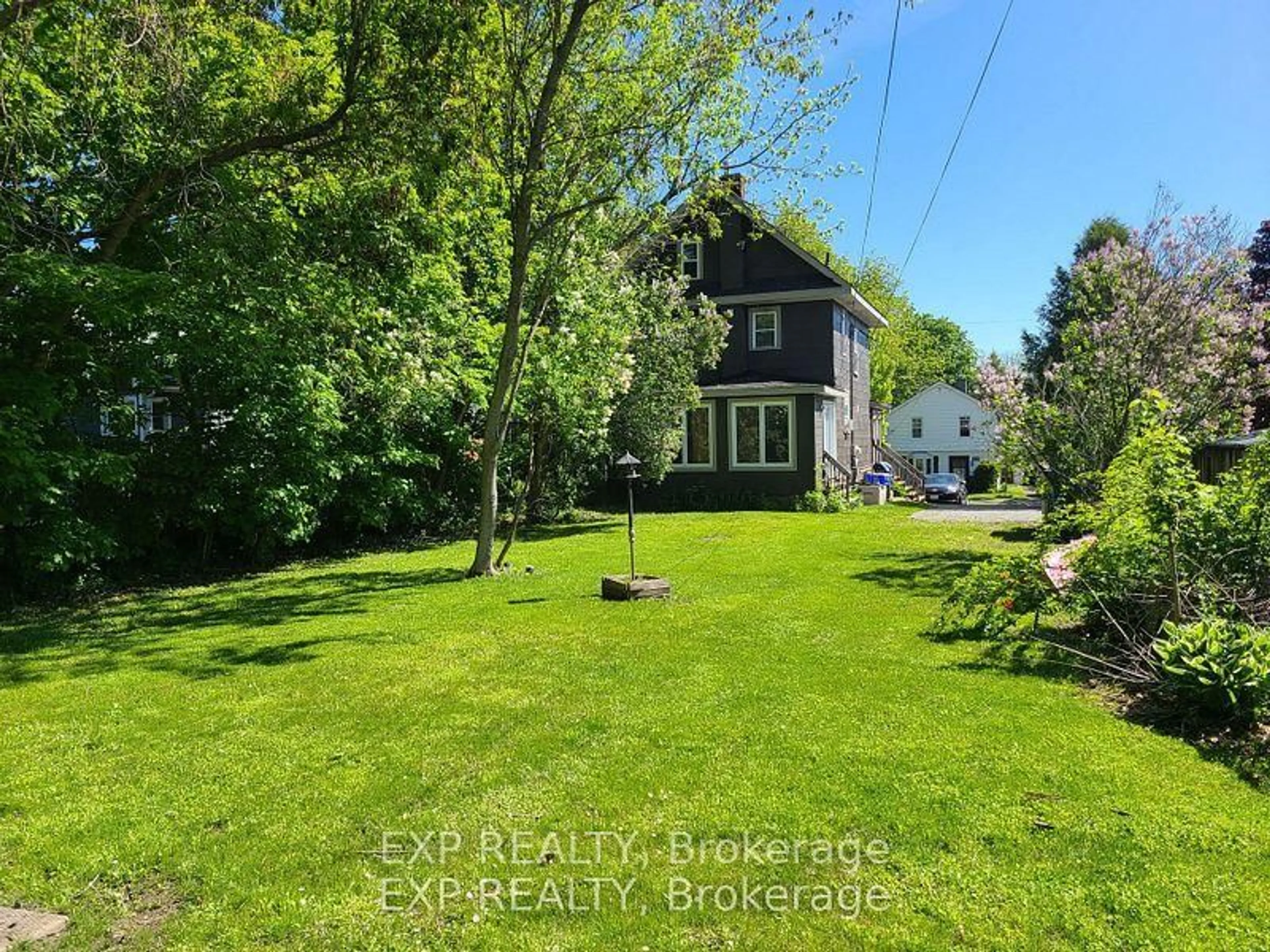 A pic from outside/outdoor area/front of a property/back of a property/a pic from drone, water/lake/river/ocean view for 436 Queen St, Midland Ontario L4R 3J1