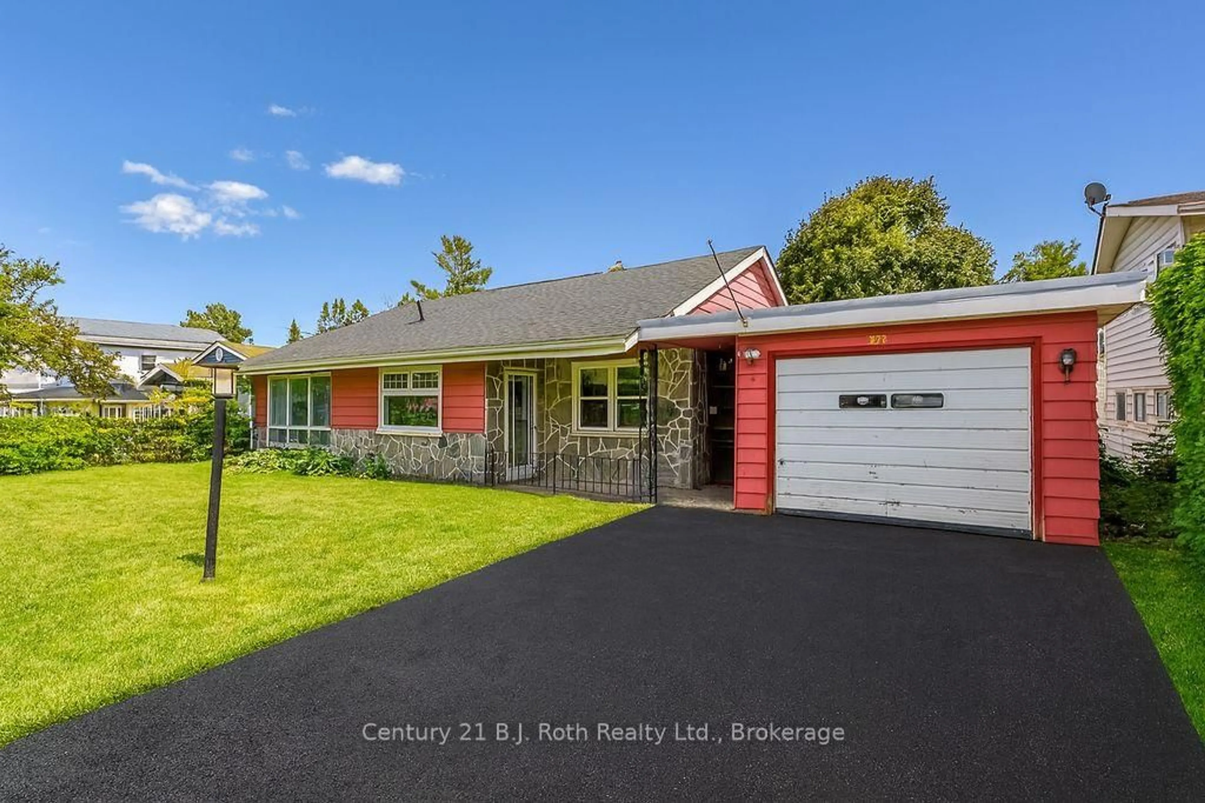 A pic from outside/outdoor area/front of a property/back of a property/a pic from drone, unknown for 377 Barrie Rd, Orillia Ontario L3V 2S1