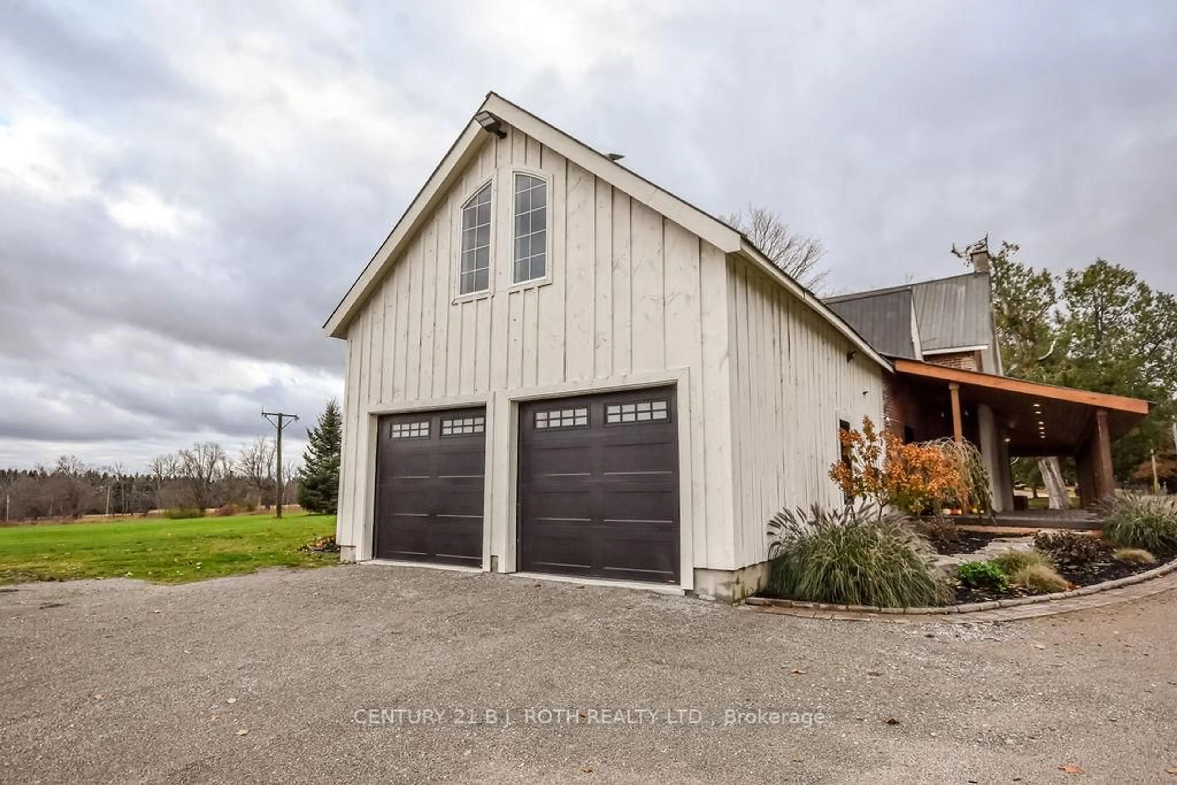 Indoor garage for 1803 Old Second Rd, Springwater Ontario L0L 2K0