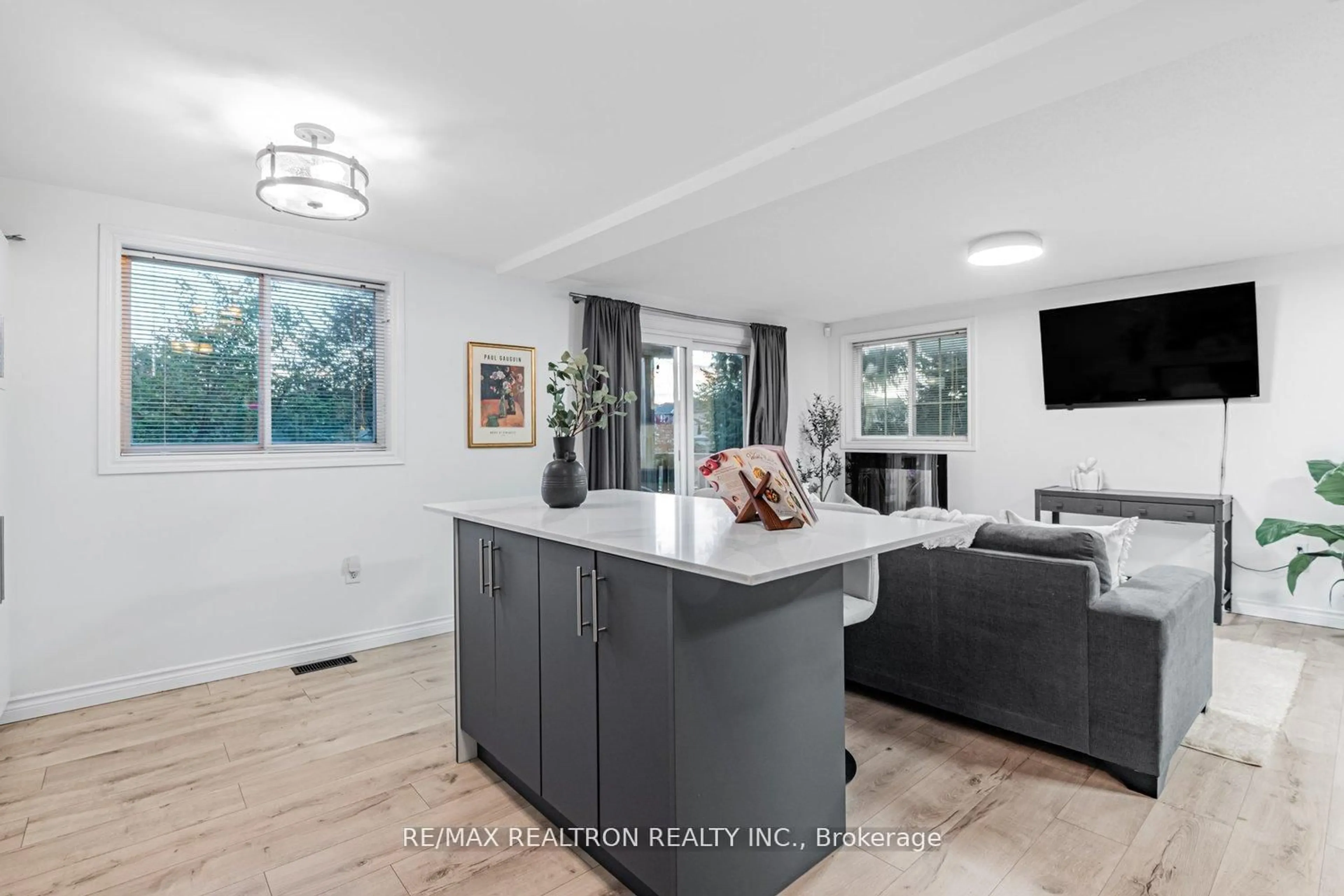 Open concept kitchen, ceramic/tile floor for 83 Goodwin Dr #8, Barrie Ontario L4N 6K4