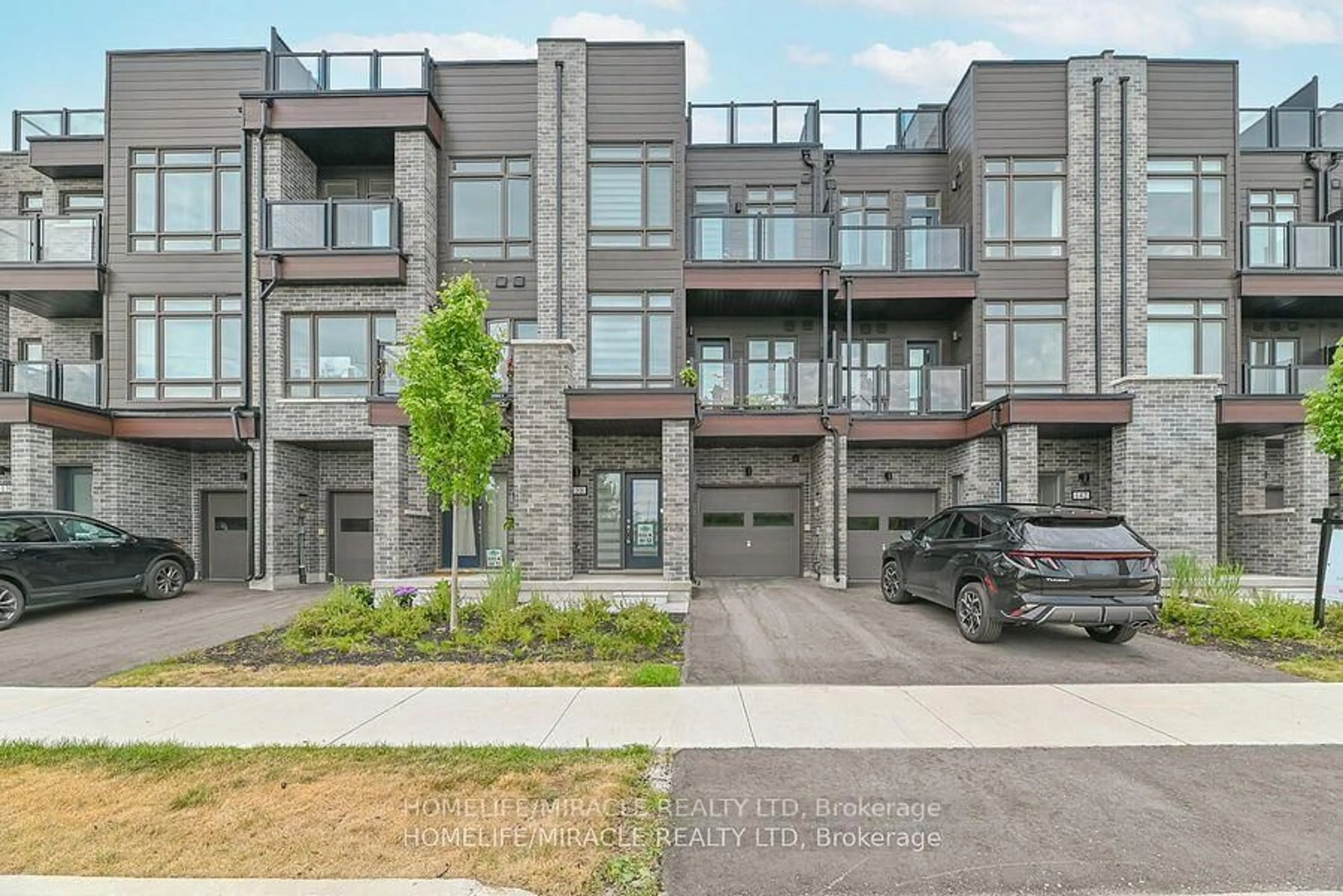 A pic from outside/outdoor area/front of a property/back of a property/a pic from drone, street for 138 Elgin St, Orillia Ontario L3V 8P7