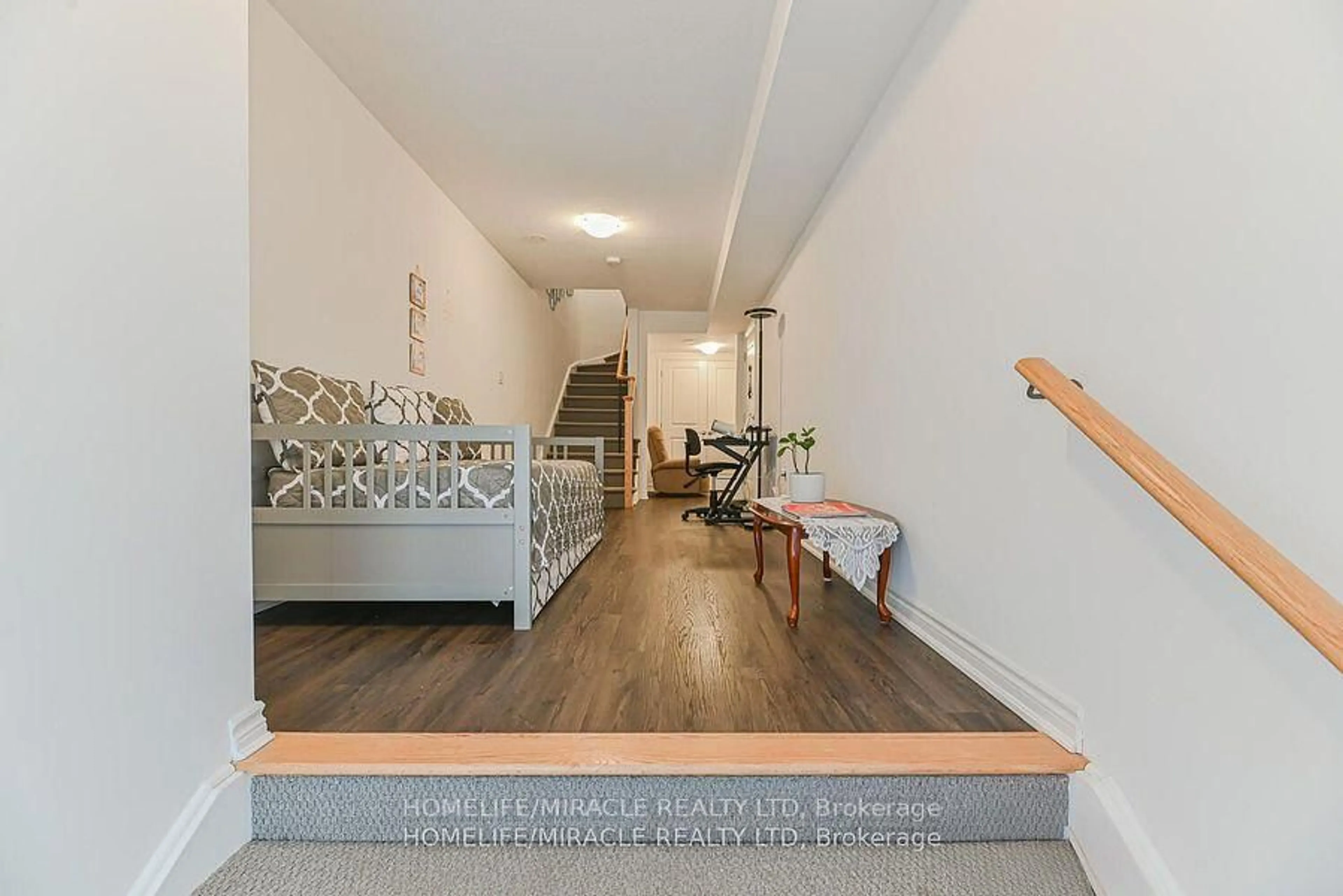 Indoor entryway for 138 Elgin St, Orillia Ontario L3V 8P7