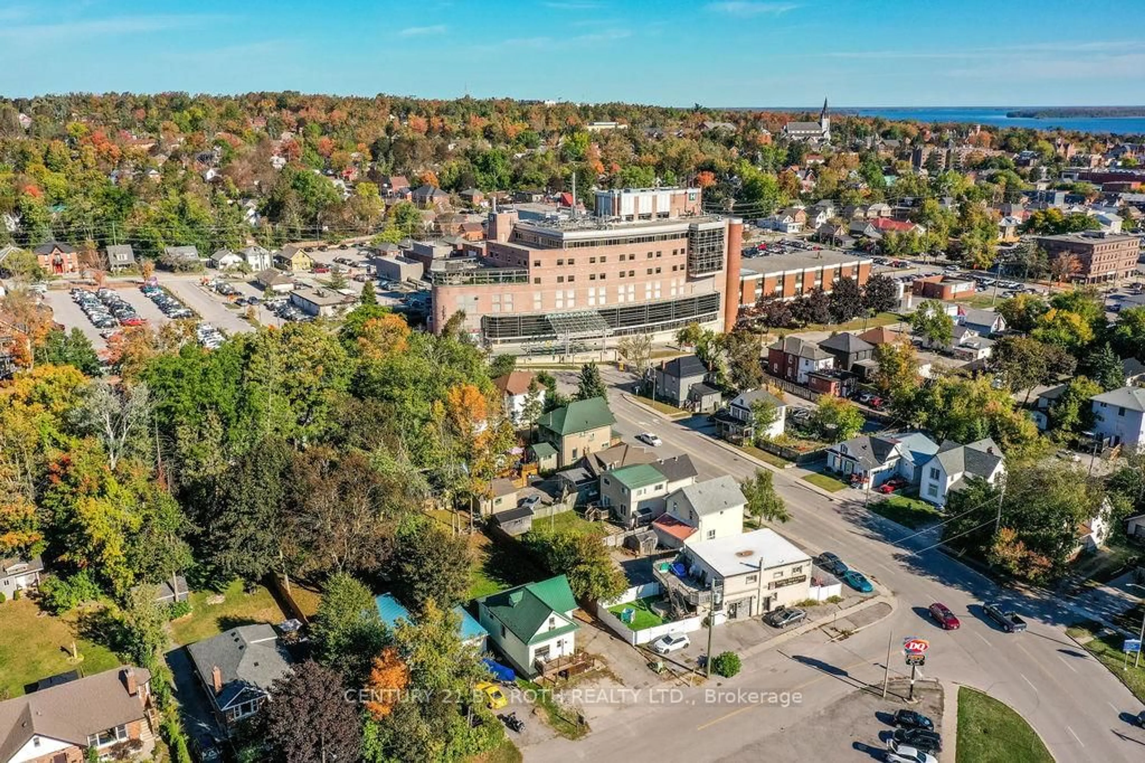 A pic from outside/outdoor area/front of a property/back of a property/a pic from drone, mountain view for 200 Edward St, Orillia Ontario L3V 2X4