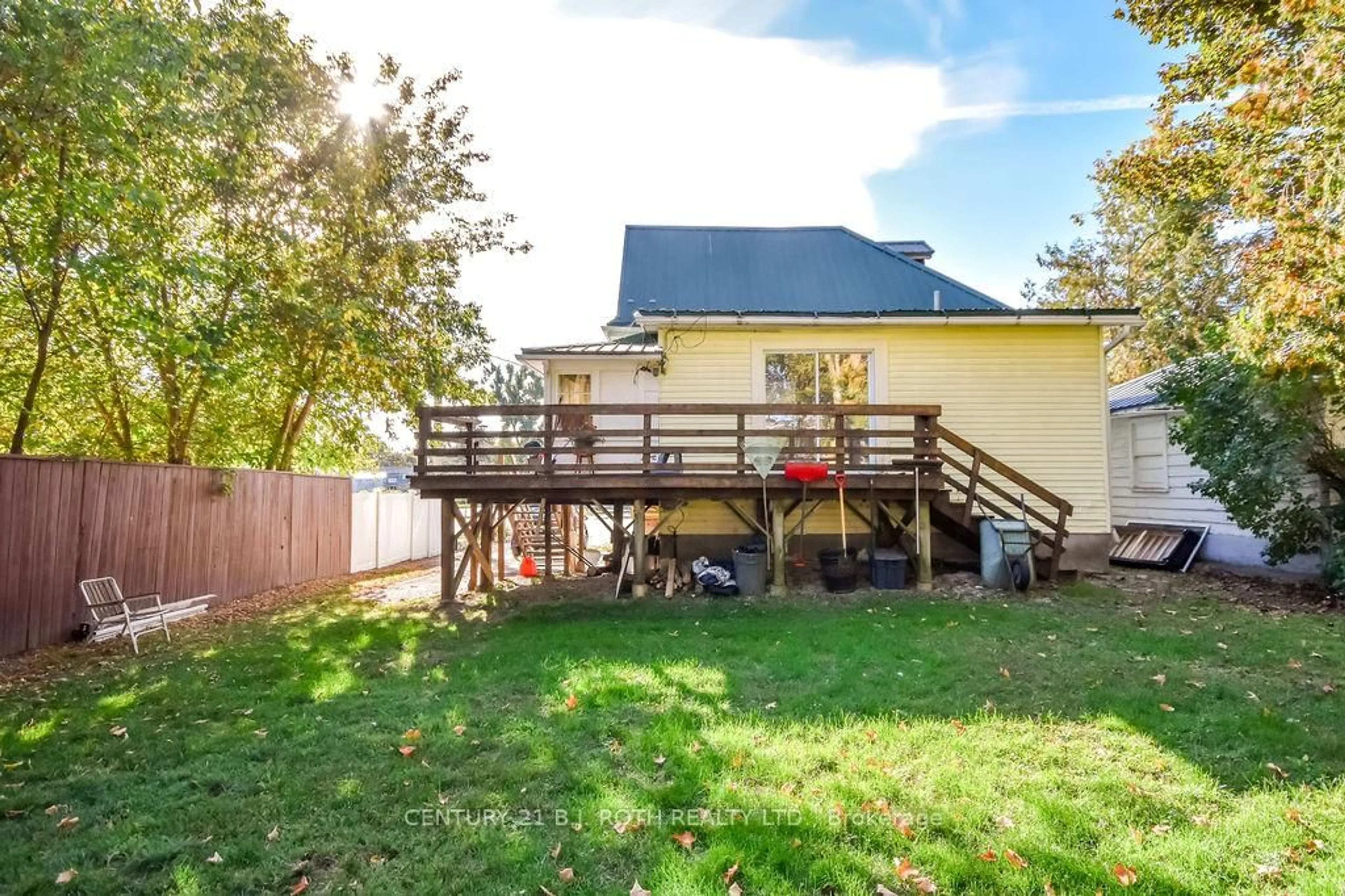 Patio, unknown for 200 Edward St, Orillia Ontario L3V 2X4