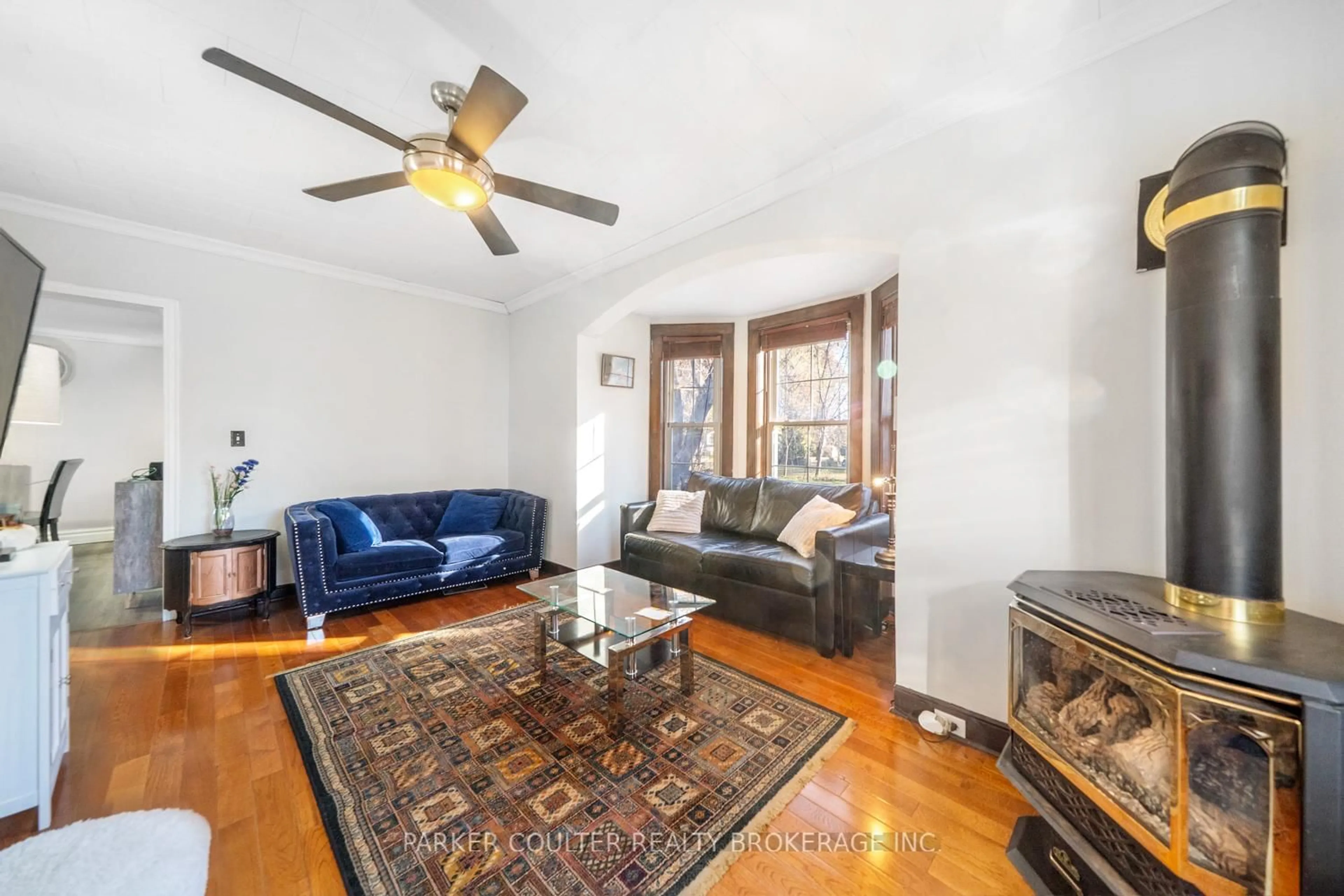 Living room with furniture, unknown for 57 Coldwater Rd, Severn Ontario L0K 1E0