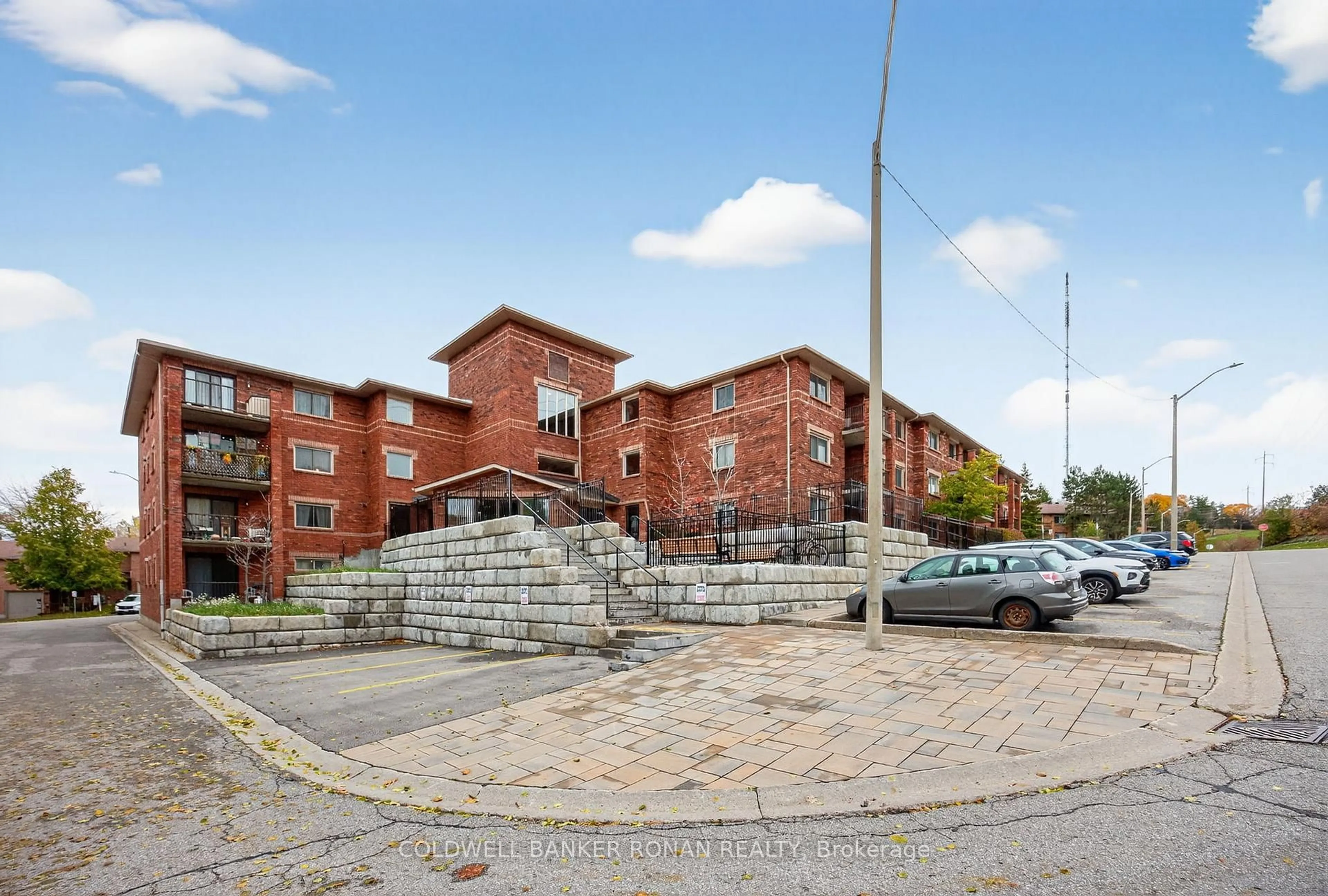 Patio, building for 1 Quail Cres #205, Barrie Ontario L4N 6W9