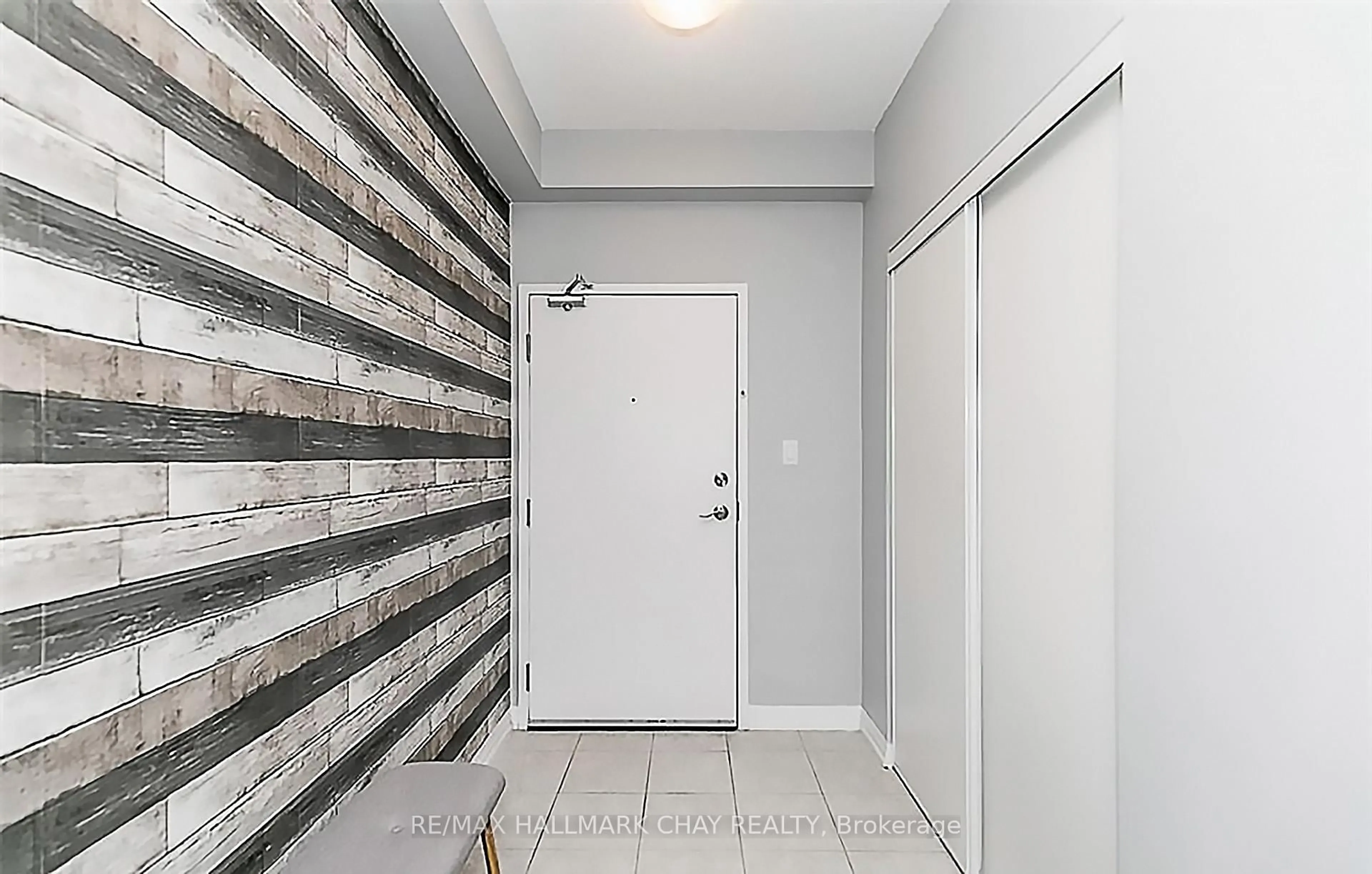 Indoor entryway for 306 Essa Rd #302, Barrie Ontario L9J 0H5