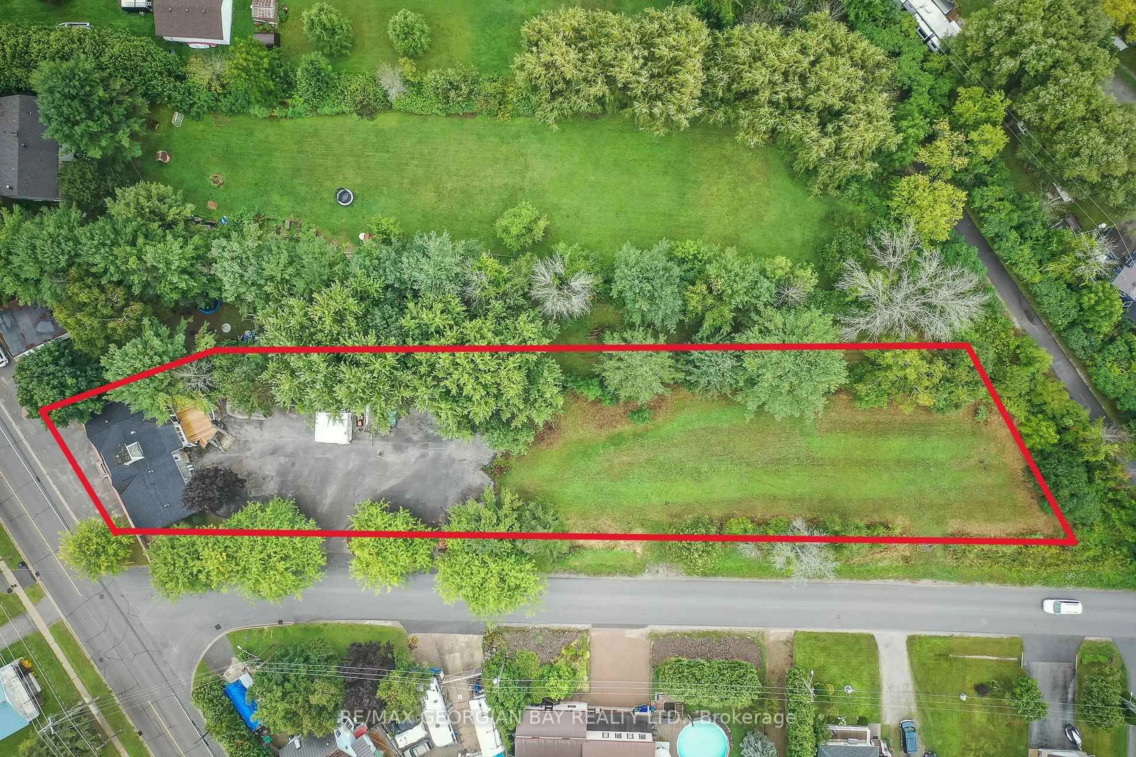 A pic from outside/outdoor area/front of a property/back of a property/a pic from drone, street for 392 William St, Tay Ontario L0K 2A0