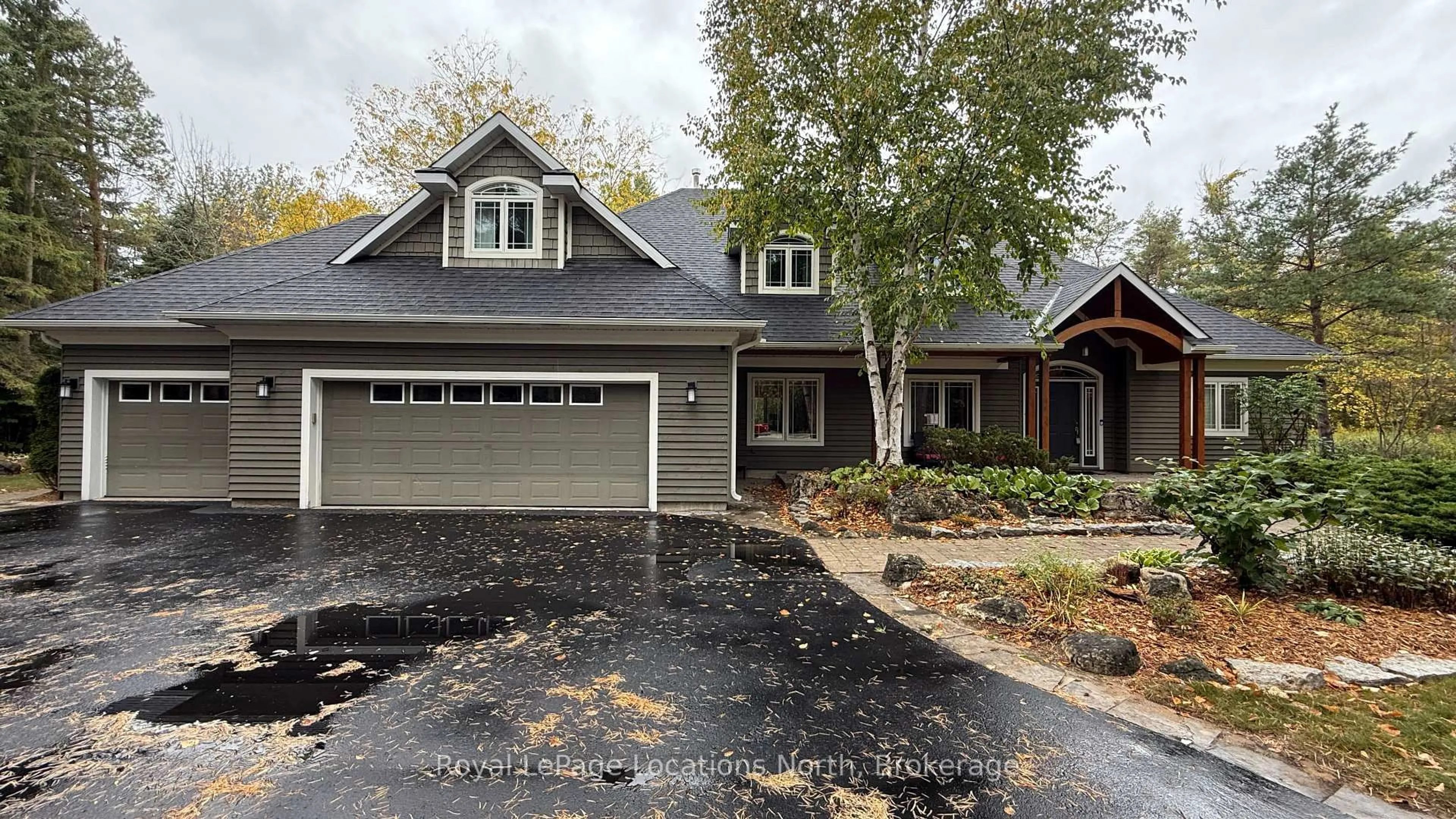 Home with vinyl exterior material, street for 6 Alpine Crt, Collingwood Ontario L9Y 4W7