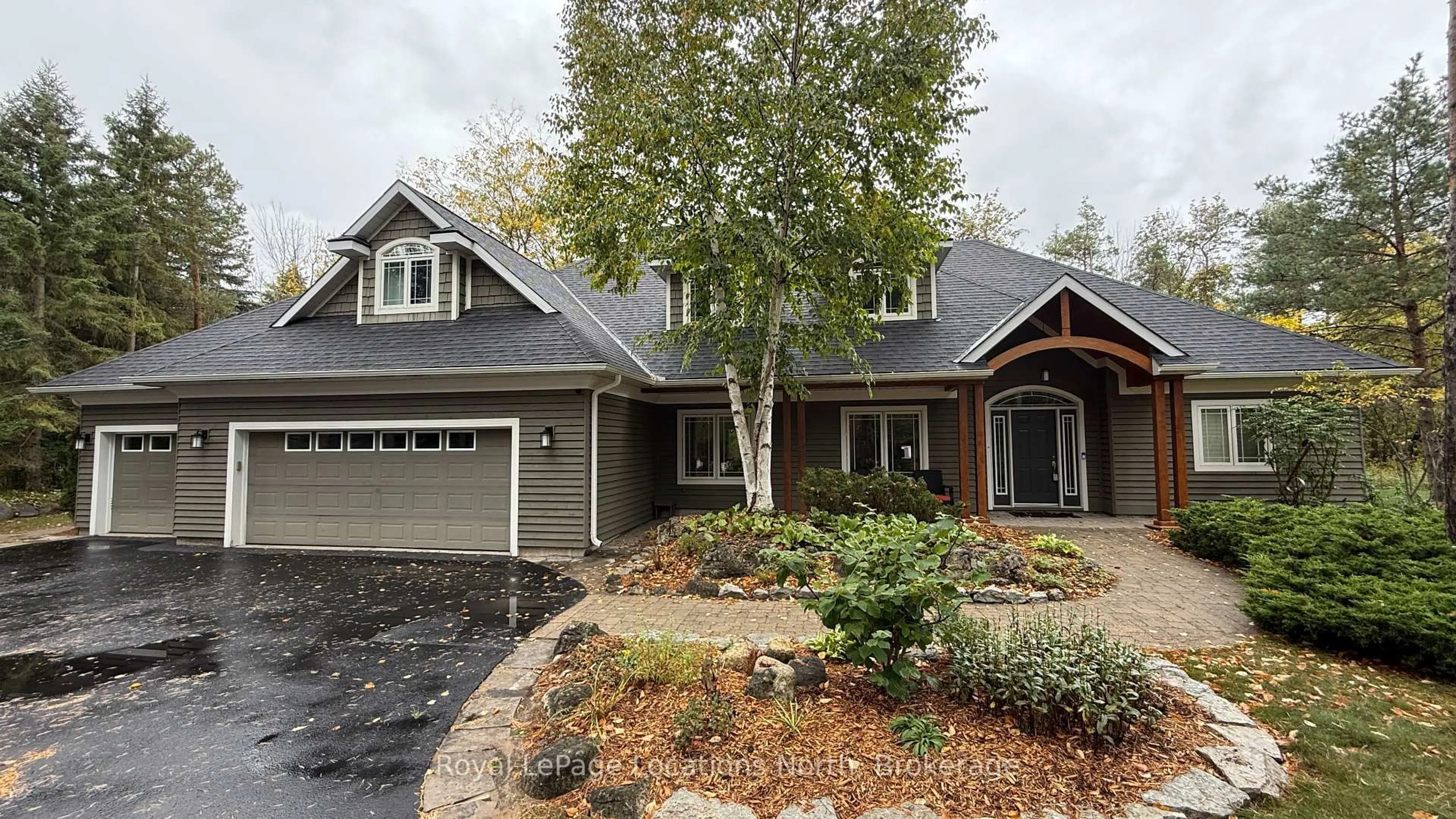 Home with vinyl exterior material, street for 6 Alpine Crt, Collingwood Ontario L9Y 4W7