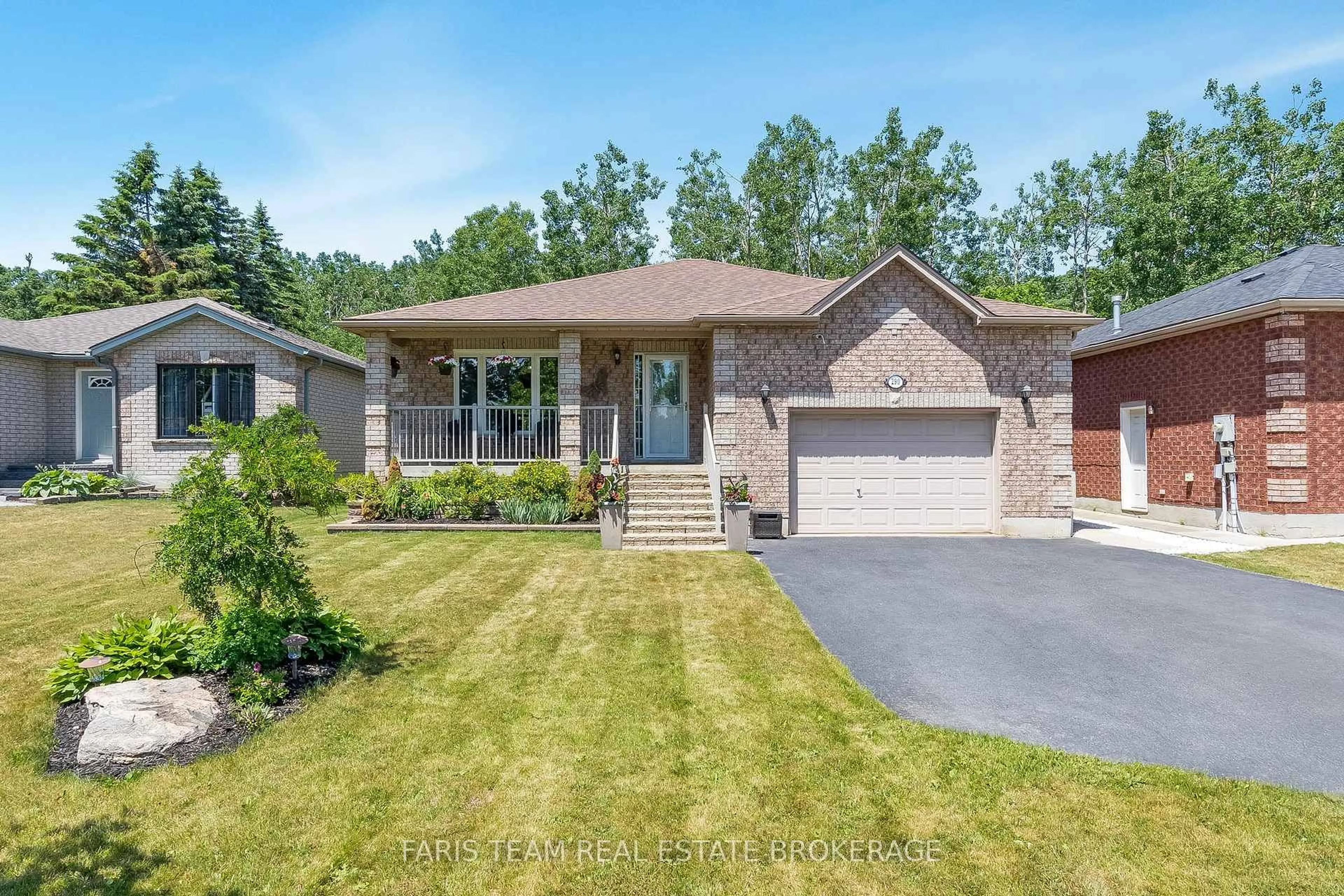Home with brick exterior material, street for 290 Edgehill Dr, Barrie Ontario L4N 9X4