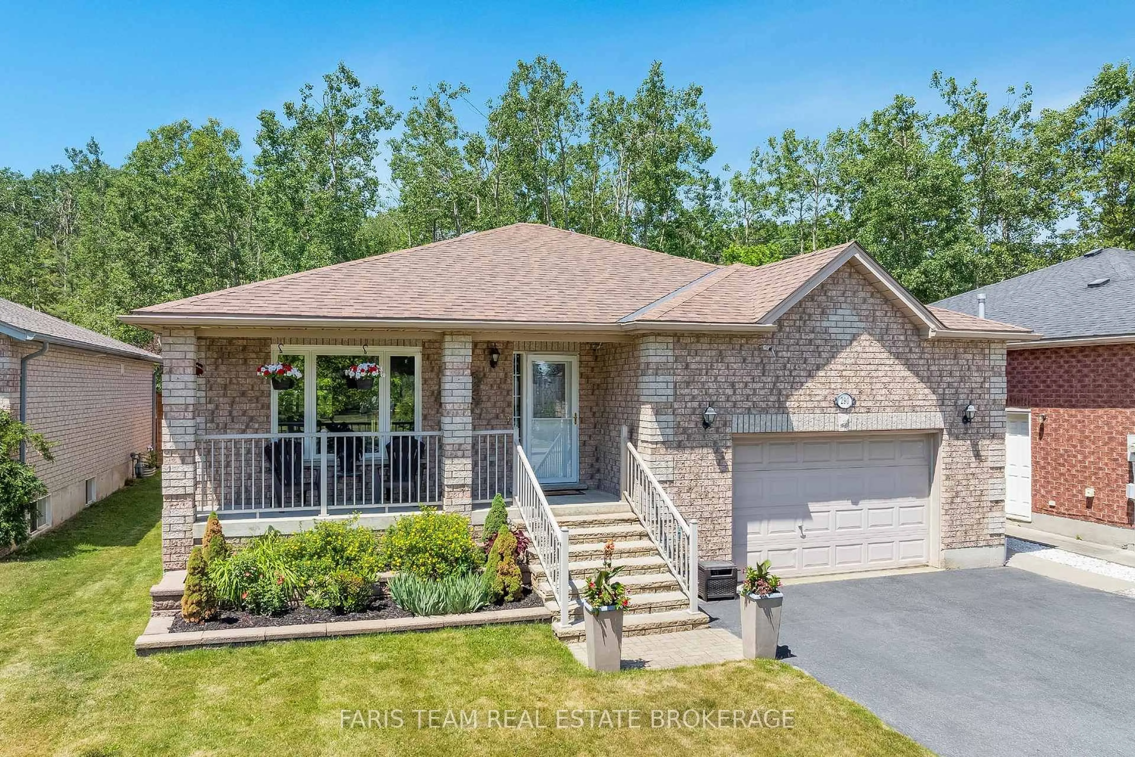 Home with brick exterior material, street for 290 Edgehill Dr, Barrie Ontario L4N 9X4