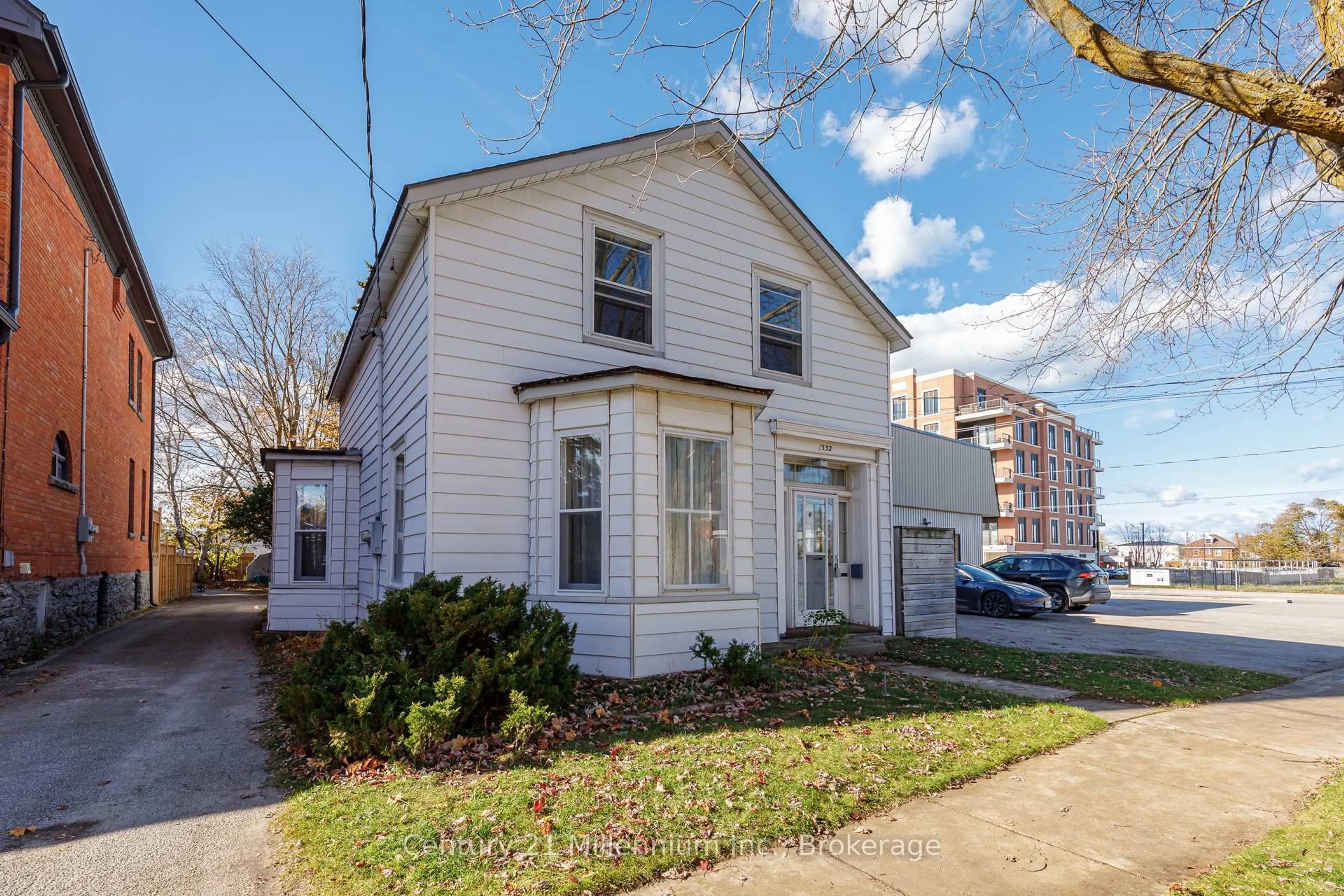 Home with brick exterior material, street for 332 Ste Marie St, Collingwood Ontario L9Y 3K8