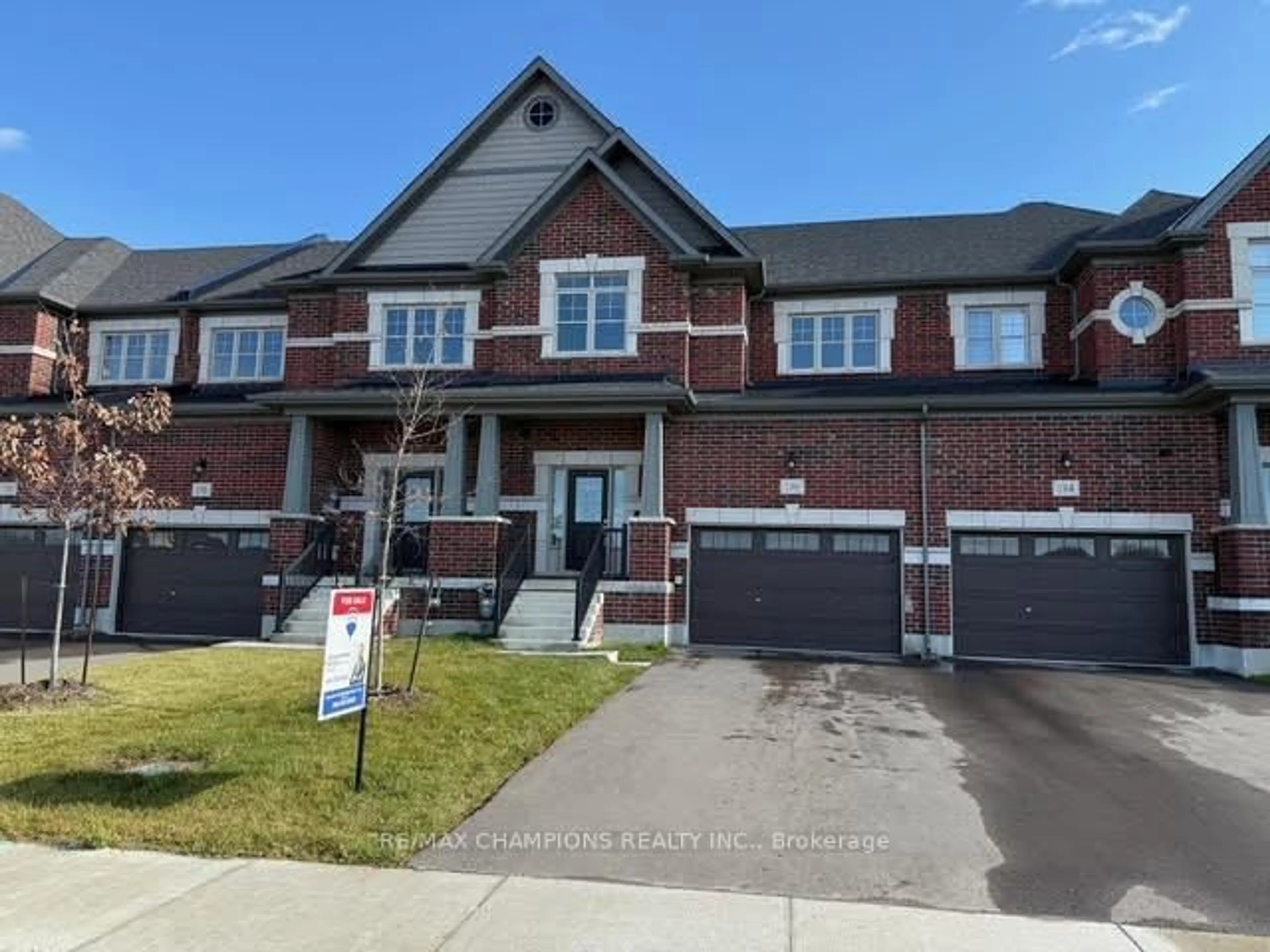 Home with brick exterior material, street for 186 Union Blvd, Wasaga Beach Ontario L9Z 0N5