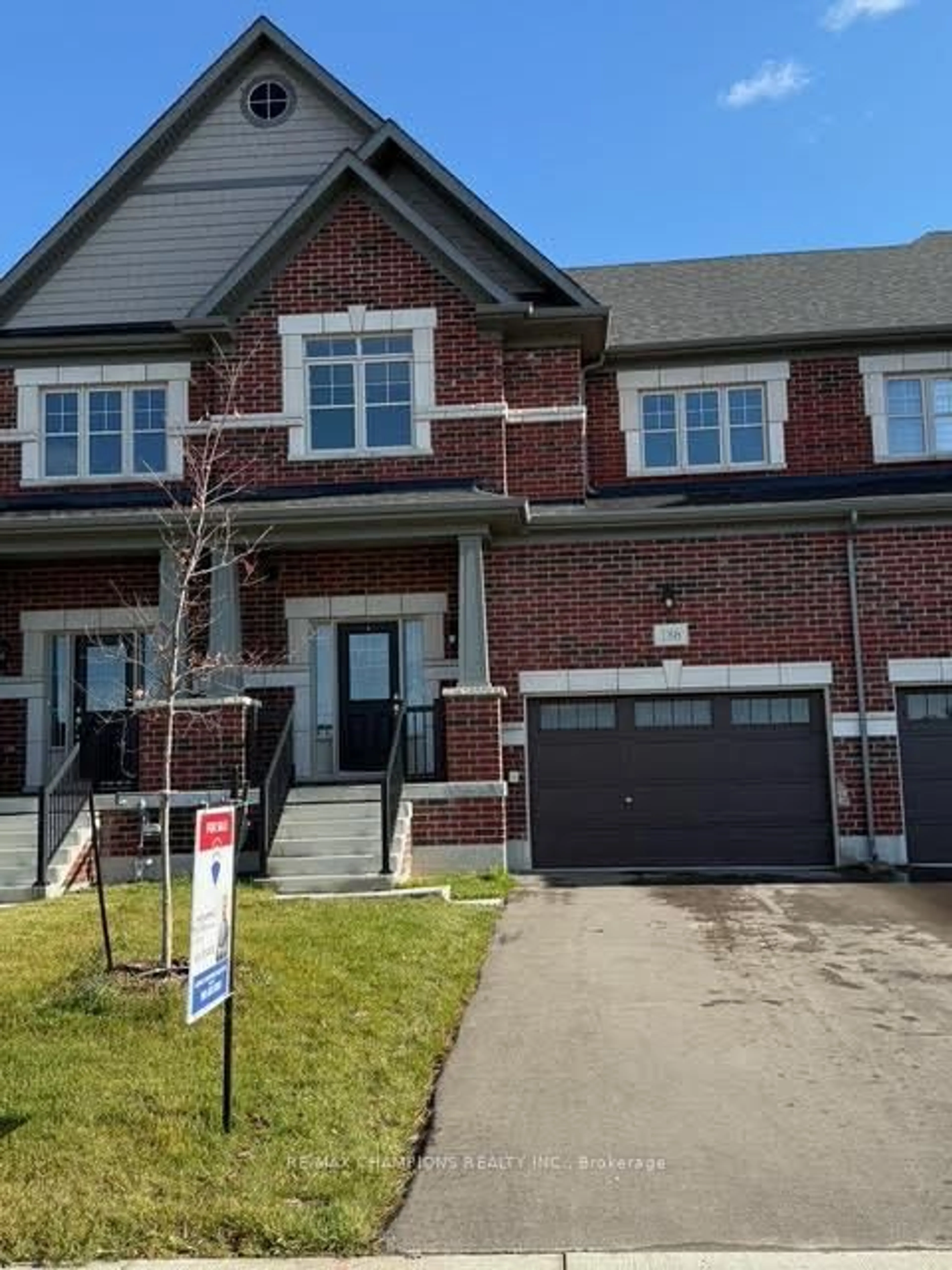 Home with brick exterior material, street for 186 Union Blvd, Wasaga Beach Ontario L9Z 0N5