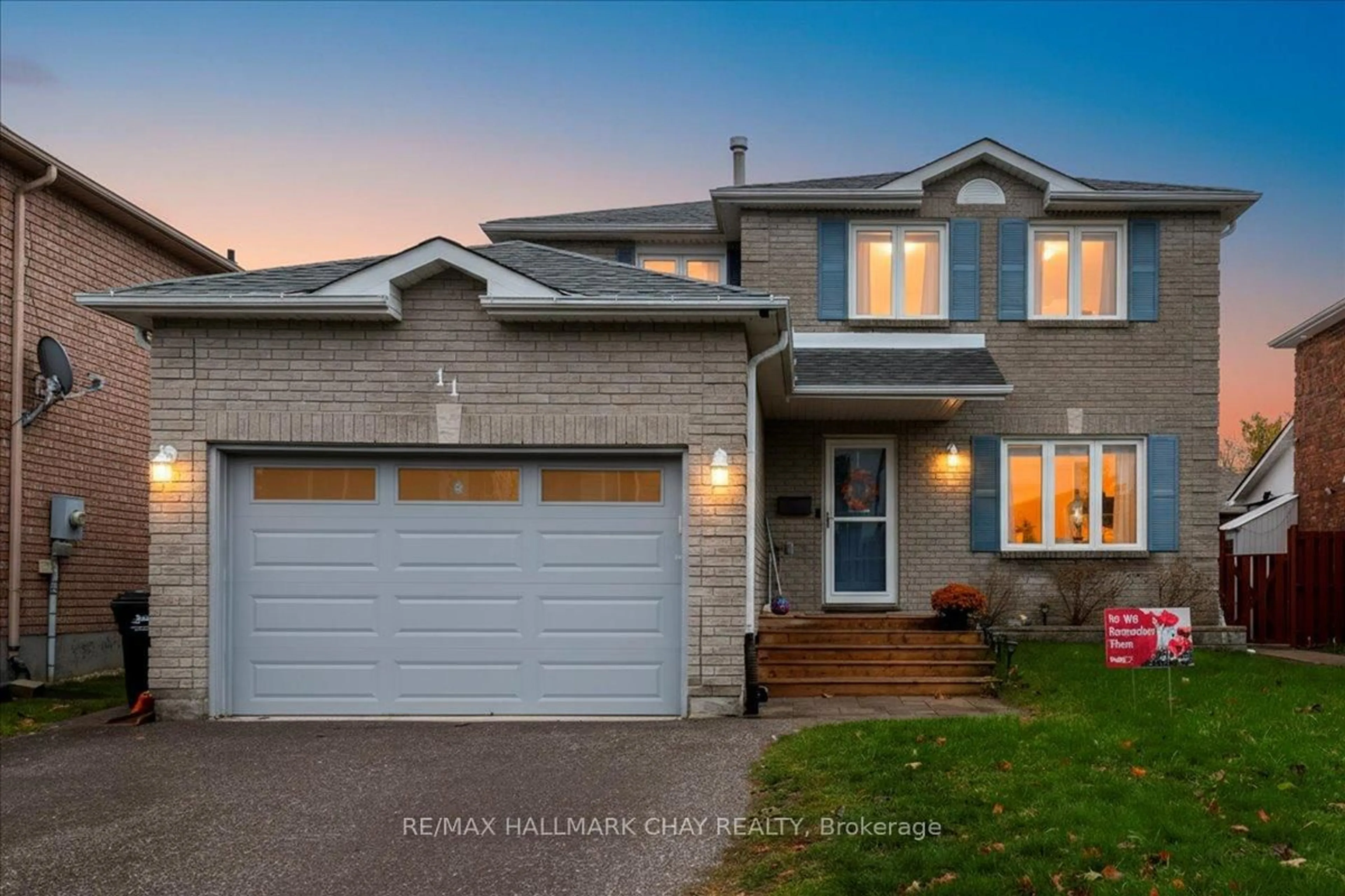 Home with vinyl exterior material, street for 11 Garibaldi Dr, Barrie Ontario L4N 8C3