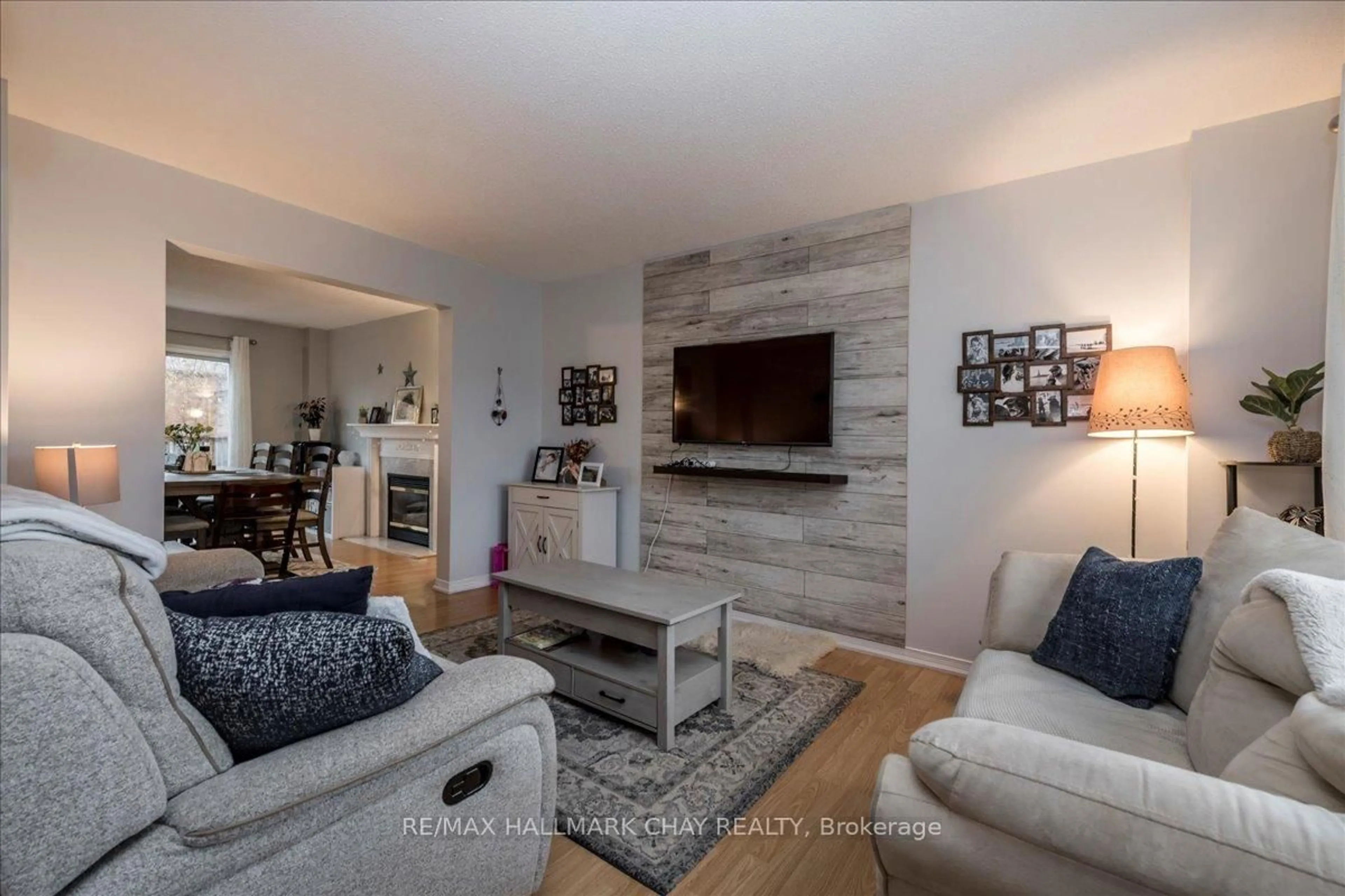 Living room with furniture, wood/laminate floor for 11 Garibaldi Dr, Barrie Ontario L4N 8C3