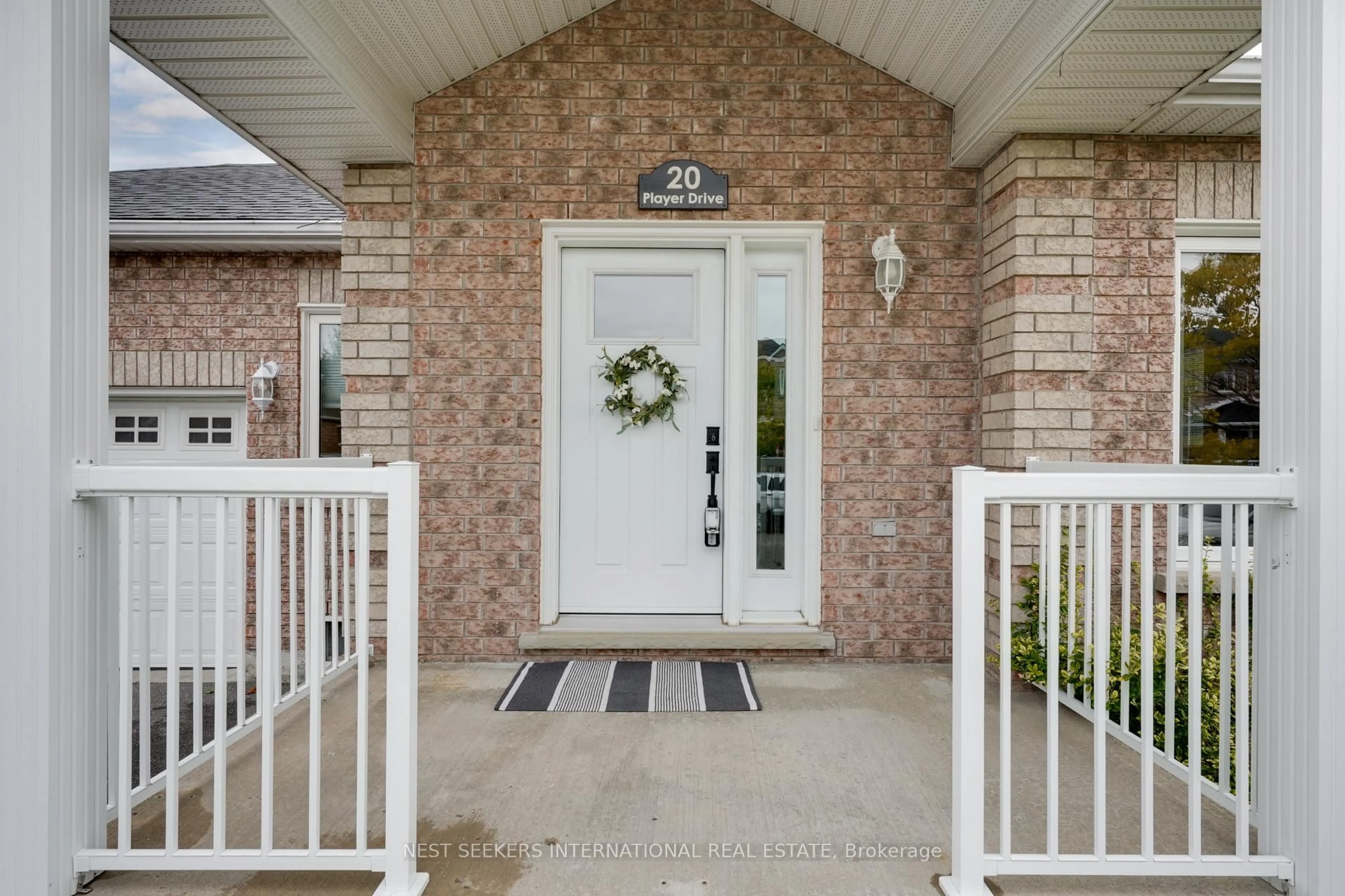 Indoor entryway for 20 Player Dr, Barrie Ontario L4M 6W1