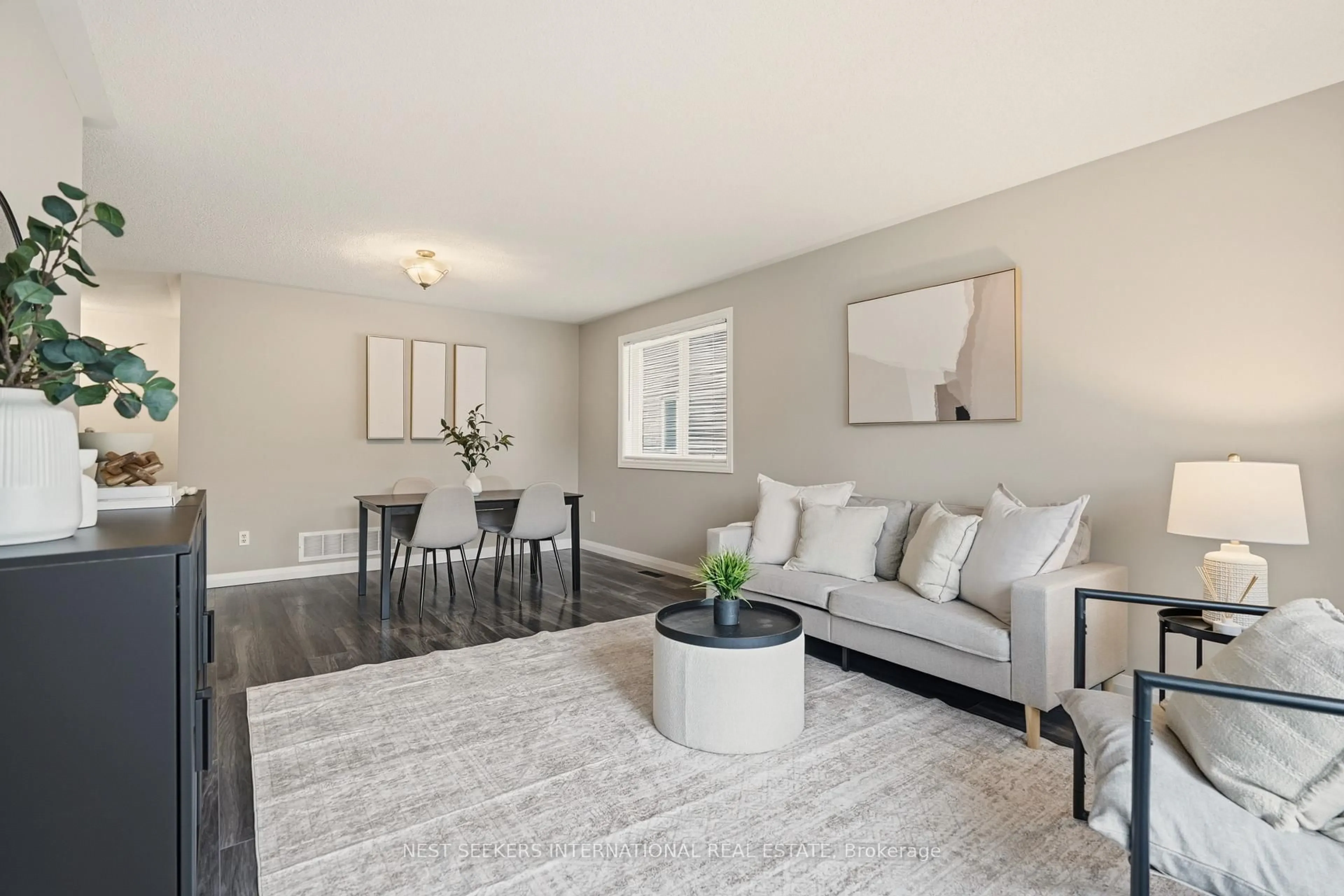 Living room with furniture, unknown for 20 Player Dr, Barrie Ontario L4M 6W1