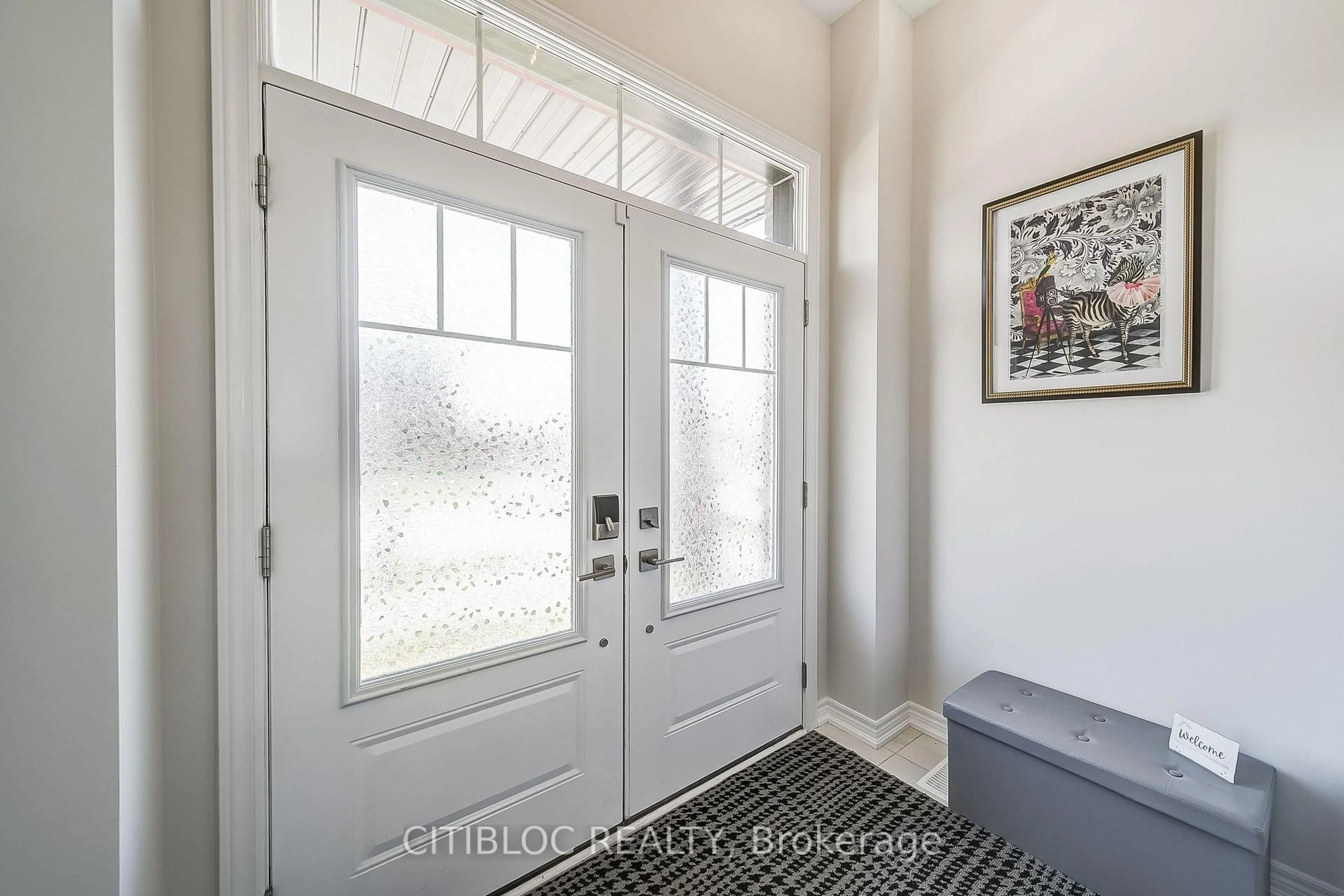Indoor entryway for 9 Abbey Cres, Barrie Ontario L9J 0B7