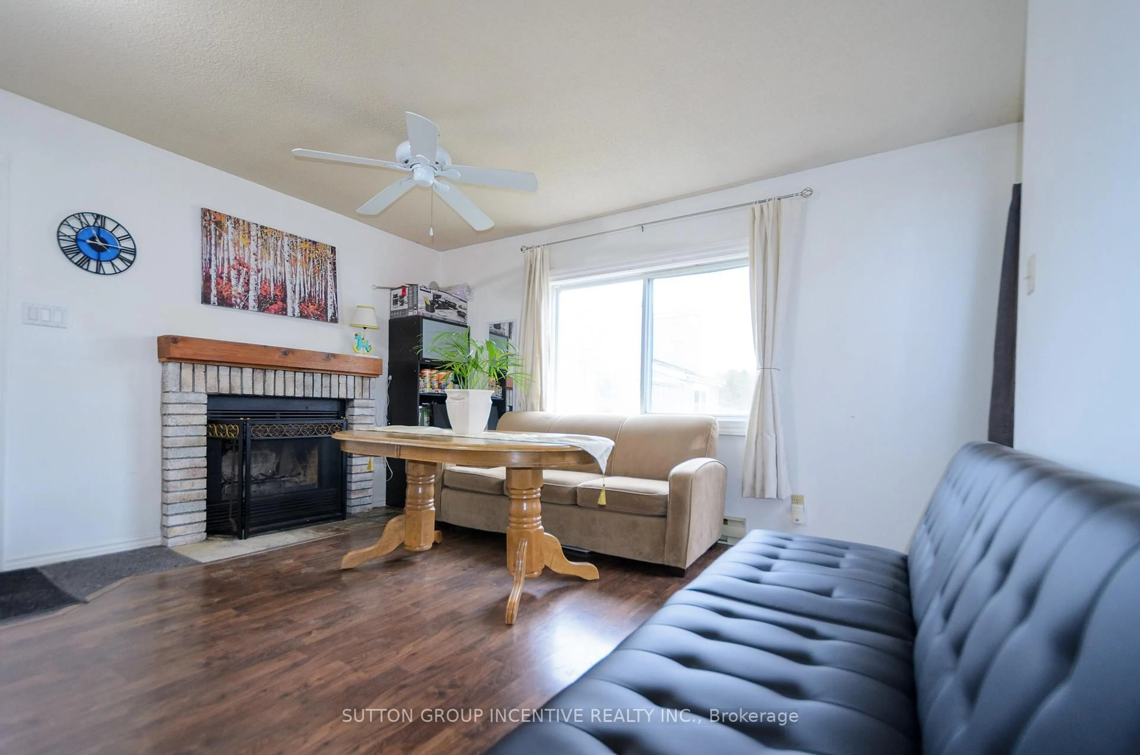 Living room with furniture, wood/laminate floor for 19 Dawson Dr #57, Collingwood Ontario L9Y 5B4