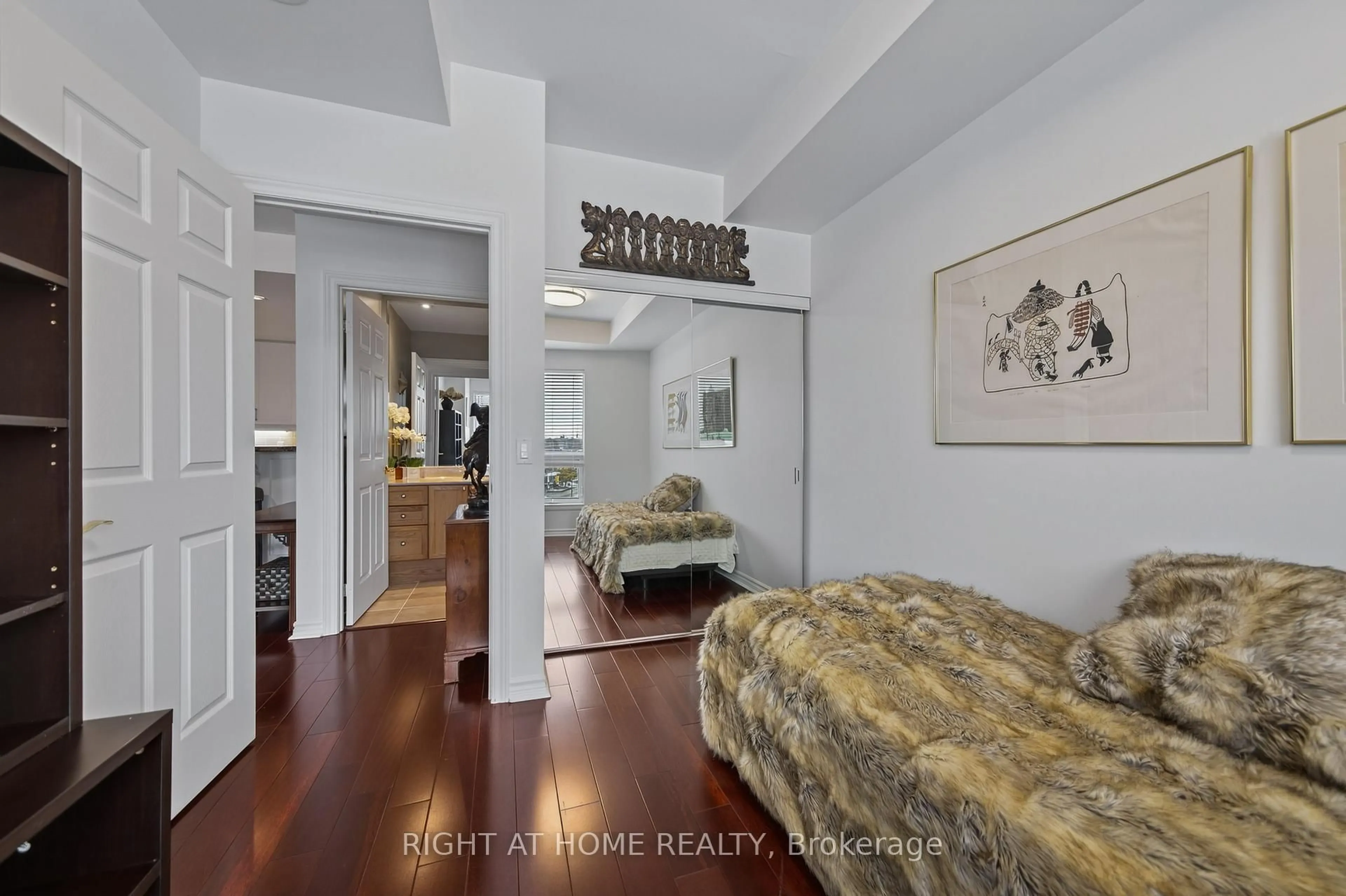 Indoor entryway for 6 Toronto St #409, Barrie Ontario L4N 9R2